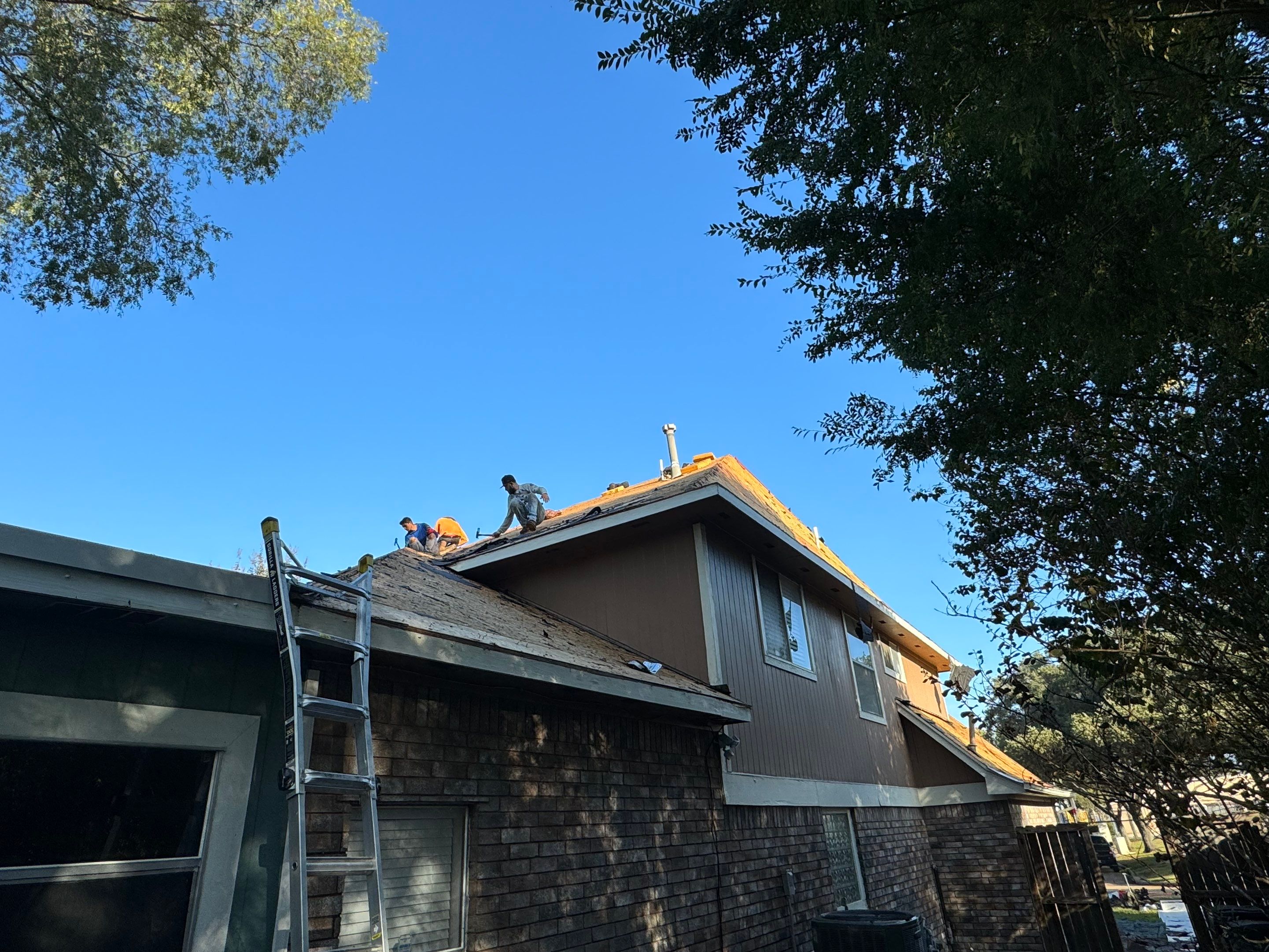 Residential Roofing Installation using Owen's Corning Duration (Lifetime) Shingles by Roof Repair Company