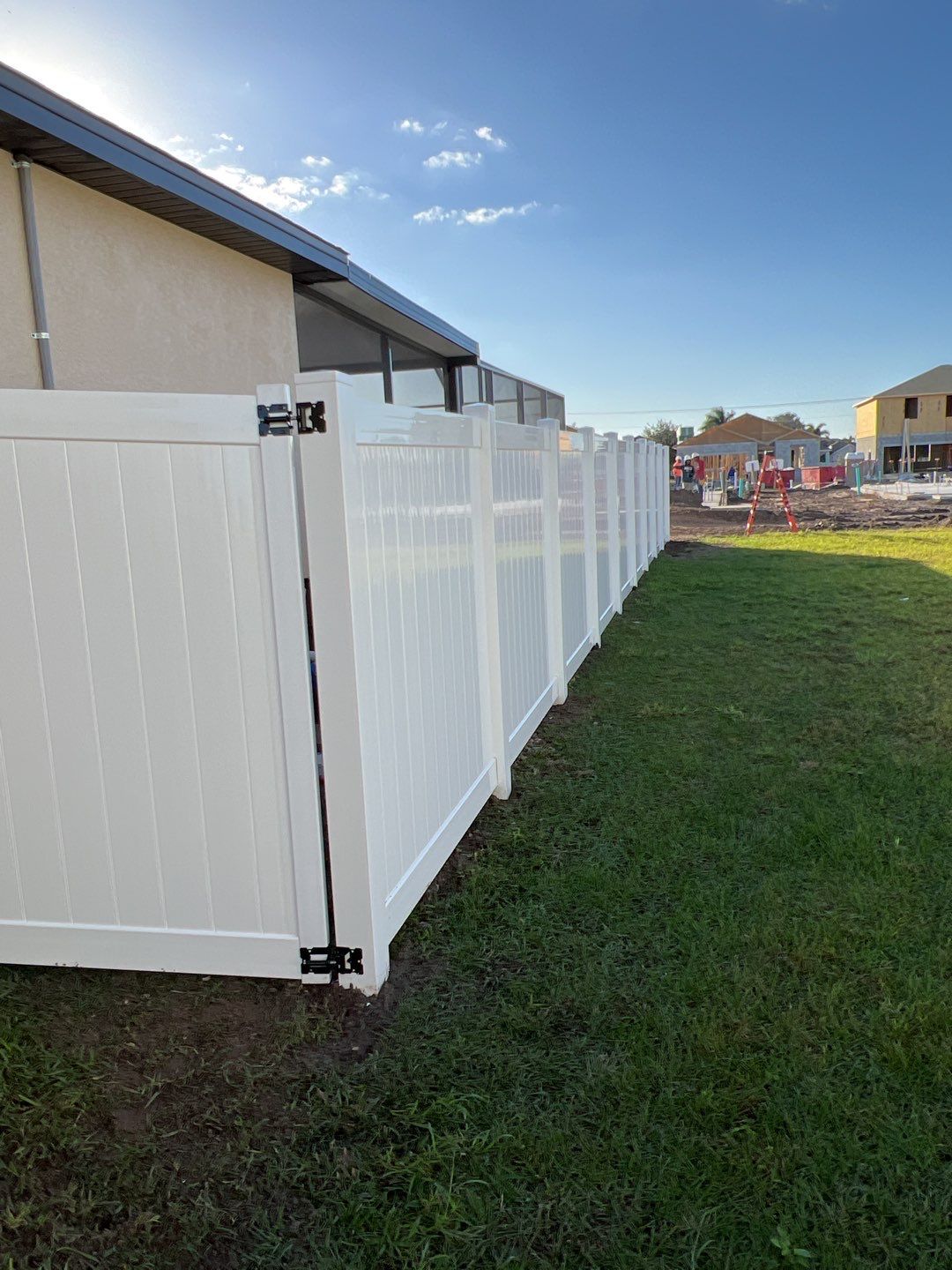 Ruskin, FL 6 ft Tall White Vinyl Privacy by Asap fence and gates, LLC