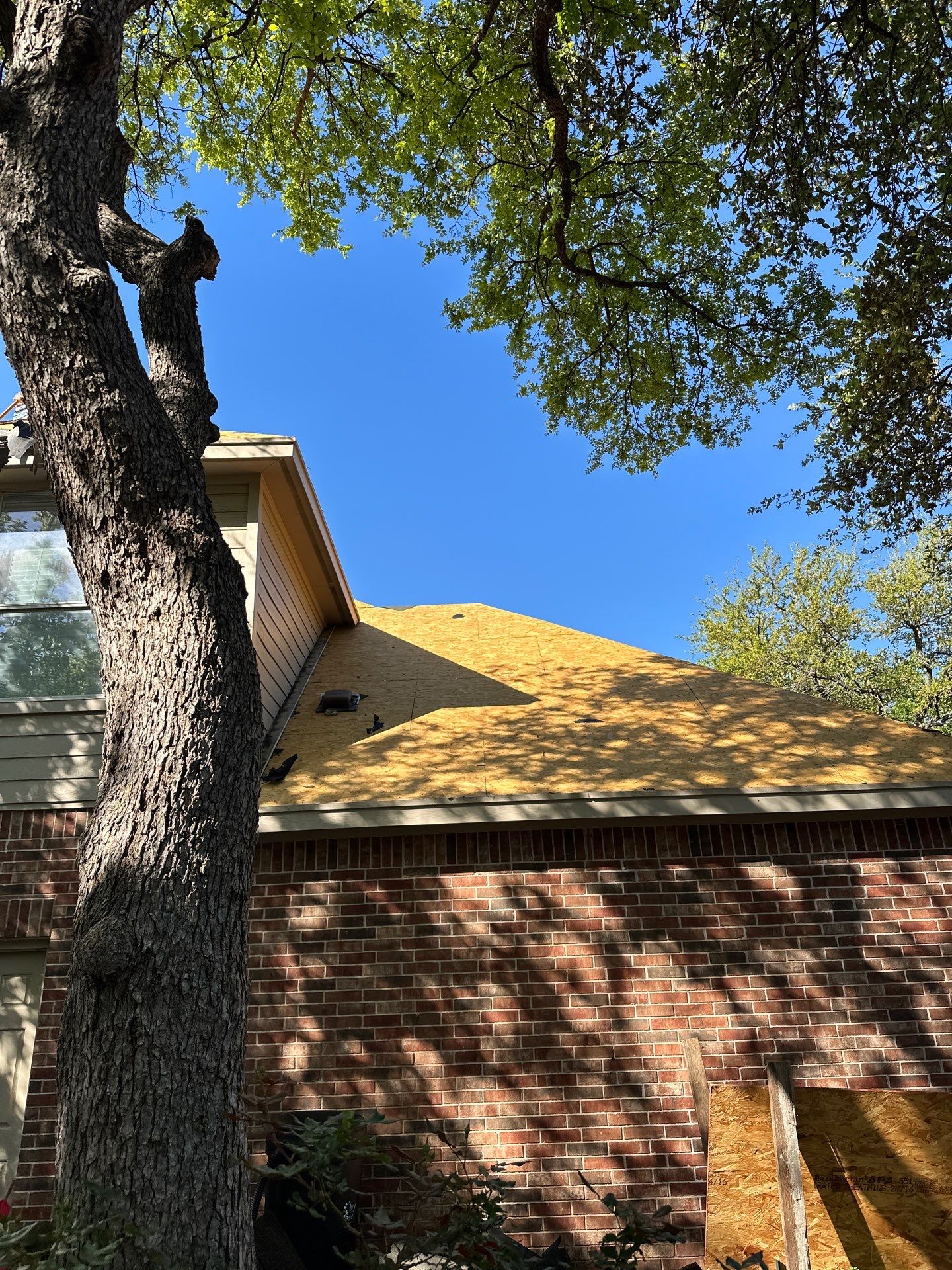 Residential Roof Installation Owens Corning Oakridge Onyx Black by DeZign Roofing & Exteriors