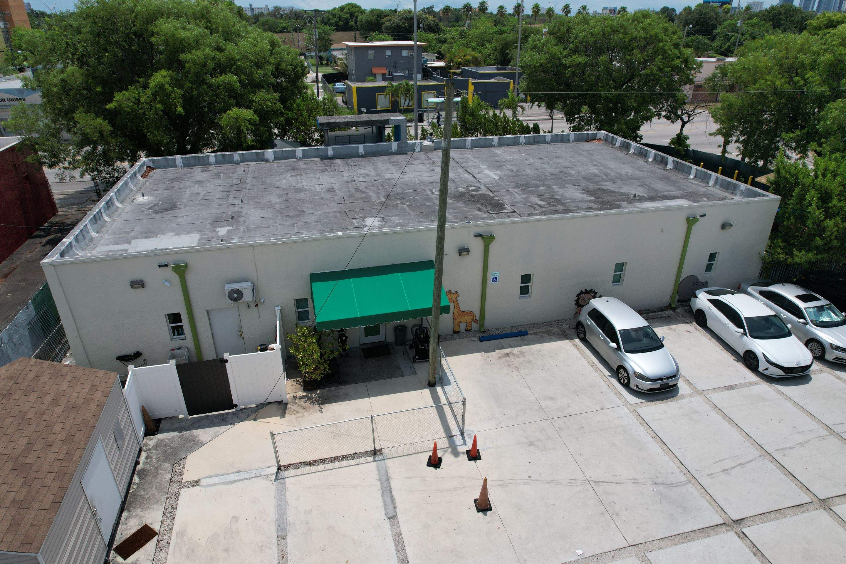 LA ESCUELITA by Souffront Construction & Engineering