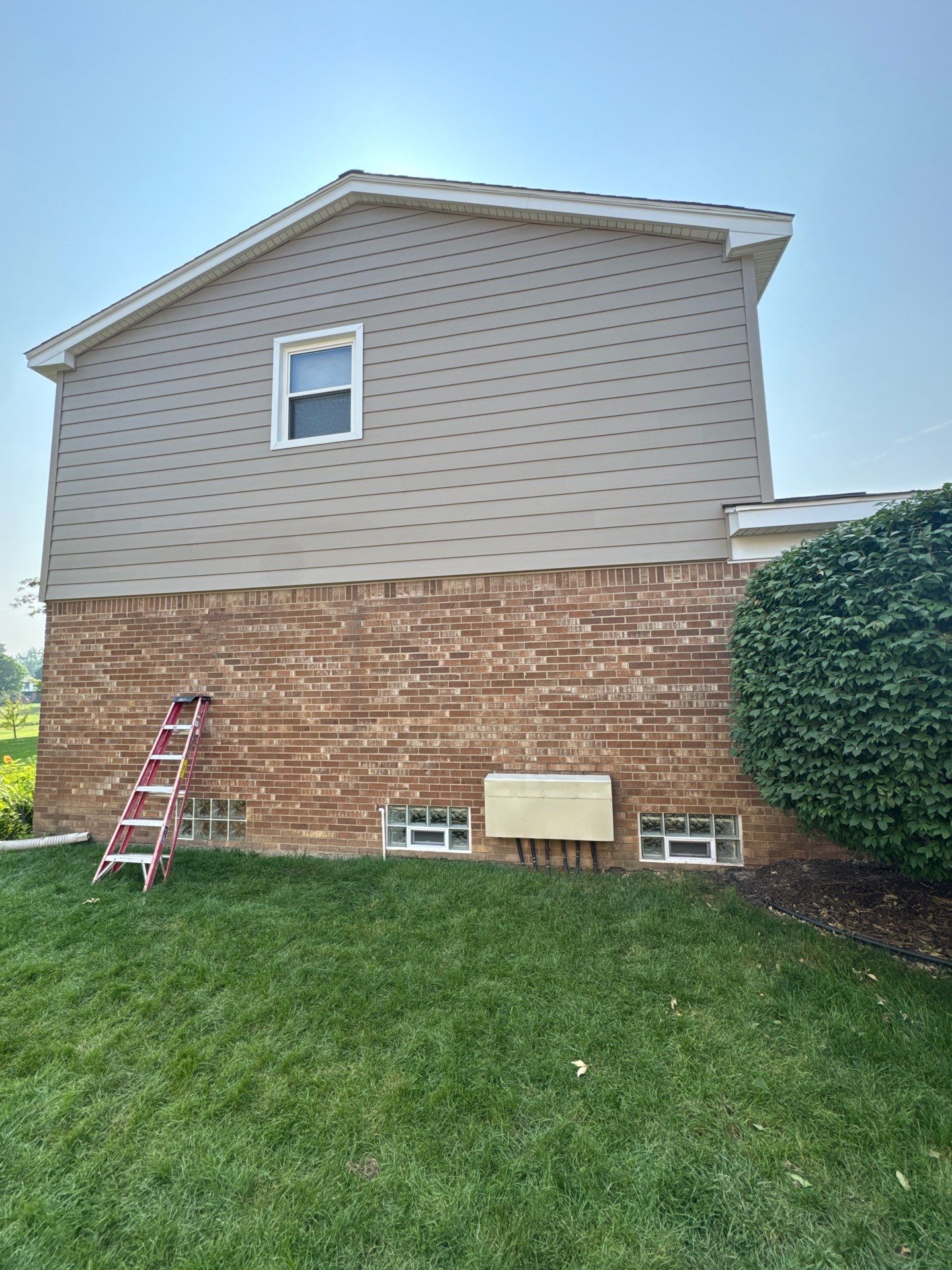 Siding Replacement using Alside S7 Cedar Mill Grain Pebble by 180 Contractors