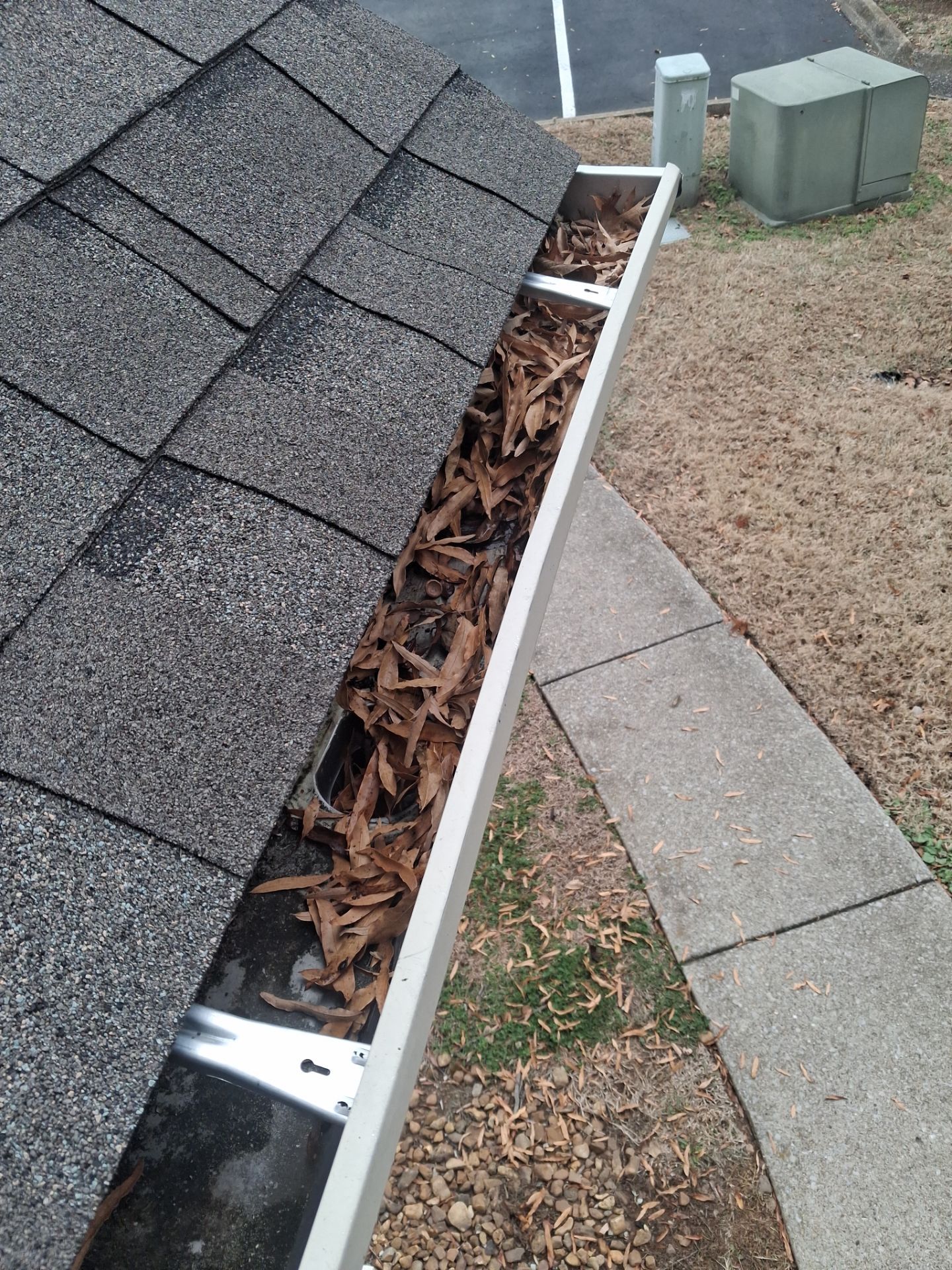 HOA gutter cleaning before