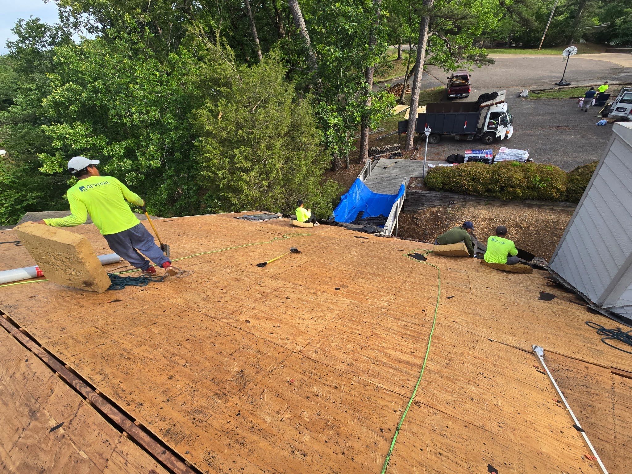 GAF Timberline HDZ Roof Replacement and Skylight Installation in Counce by Revival Roofing Services