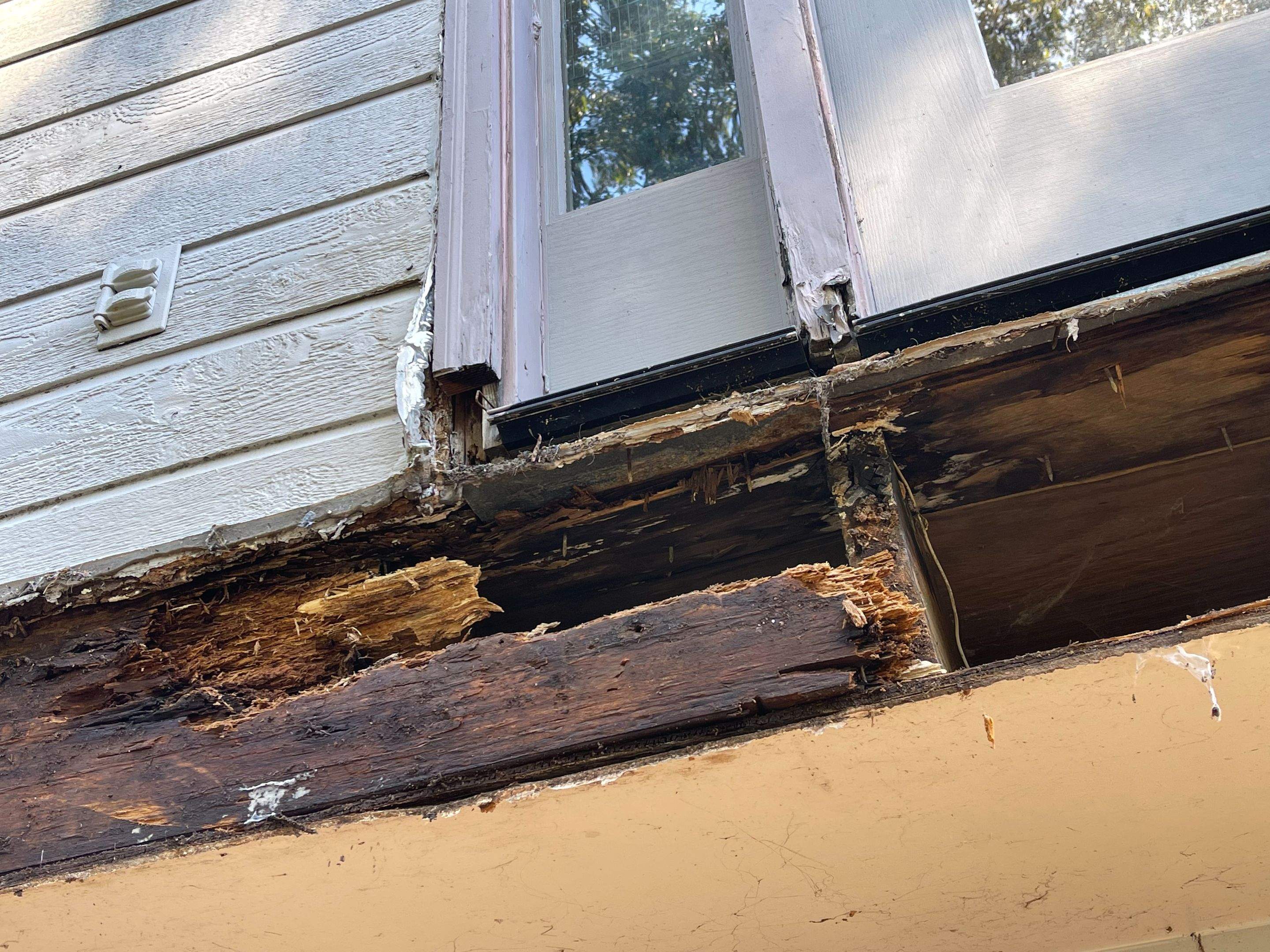 Balmoral Estates Screened Deck  by Pillar and Pine