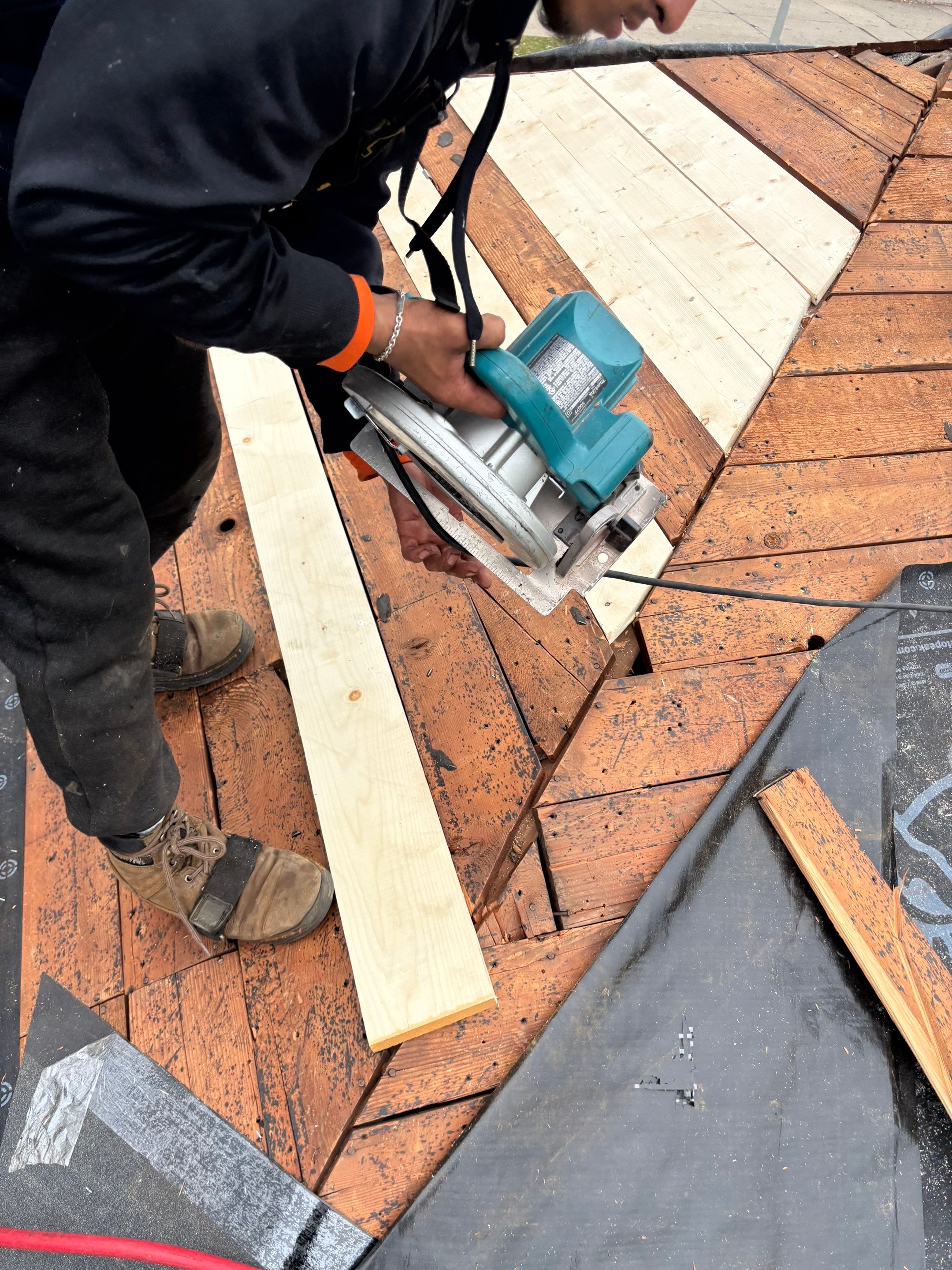 Roof Replacement using Owens Corning Onyx Black by 180 Contractors