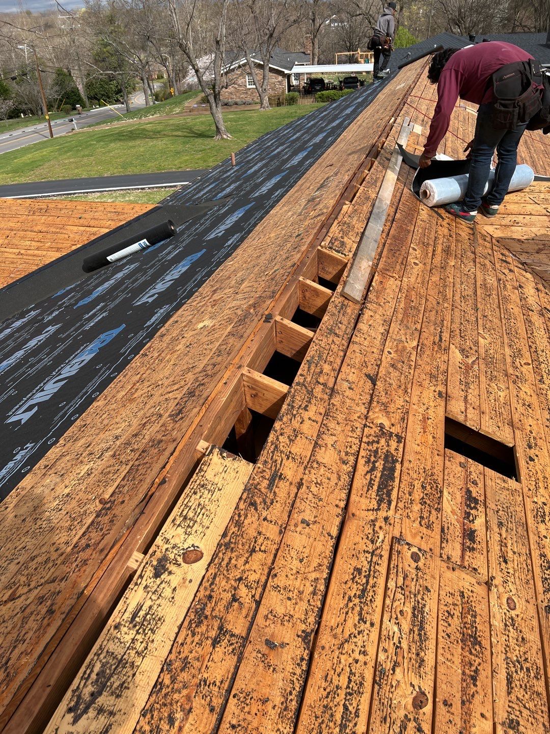 Residential Roofing Installation using Owens Corning Oakridge Roofing System by Undersun Roofing 