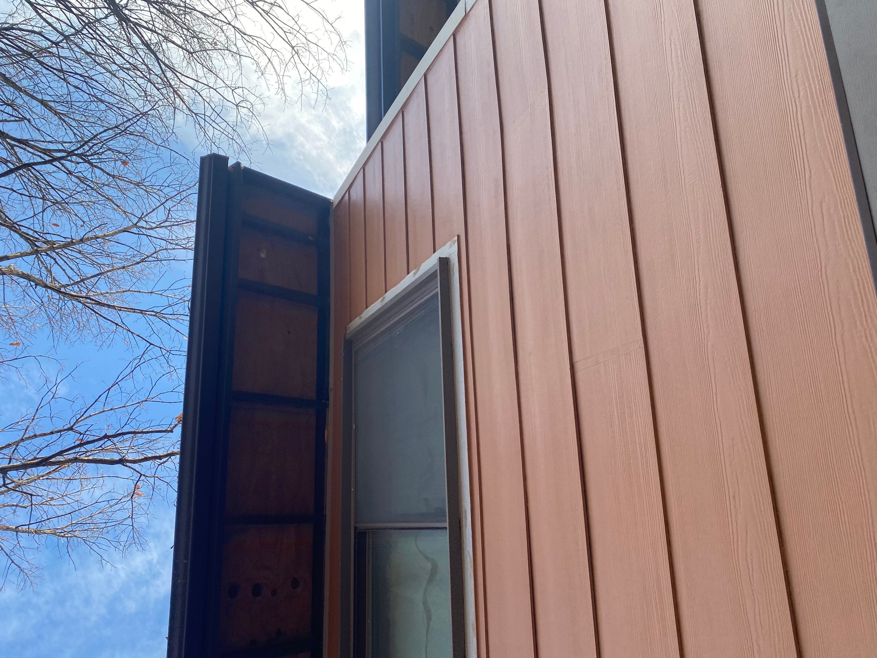 Reston: Residential Siding Replacement with James Hardie Statement Beaded Plank in Cappuccino Muffin by RM Banning, Inc.