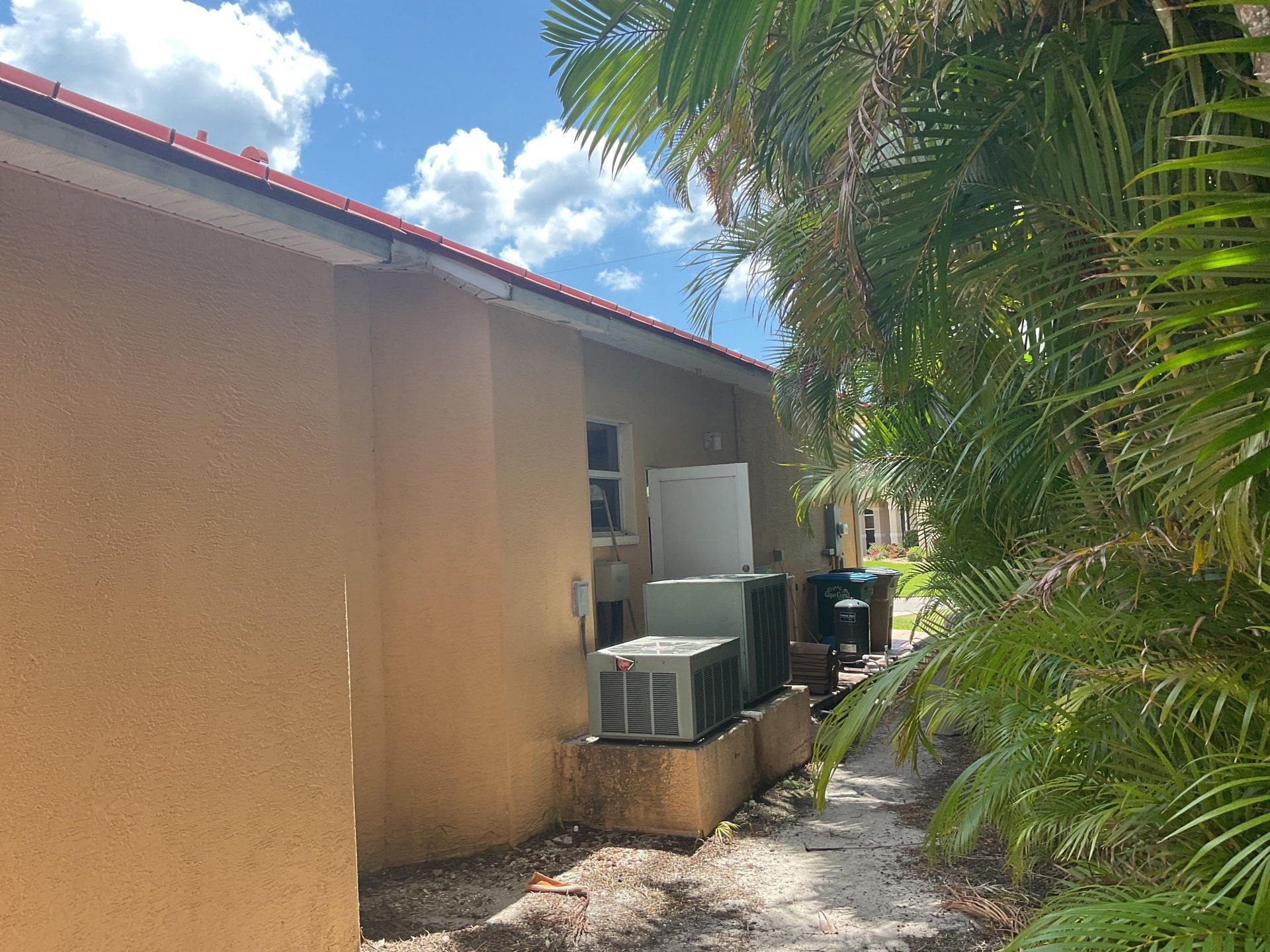 6 Inch Seamless Gutters using K-Style Seamless Gutters in Cape Coral FL by Gutter Professors