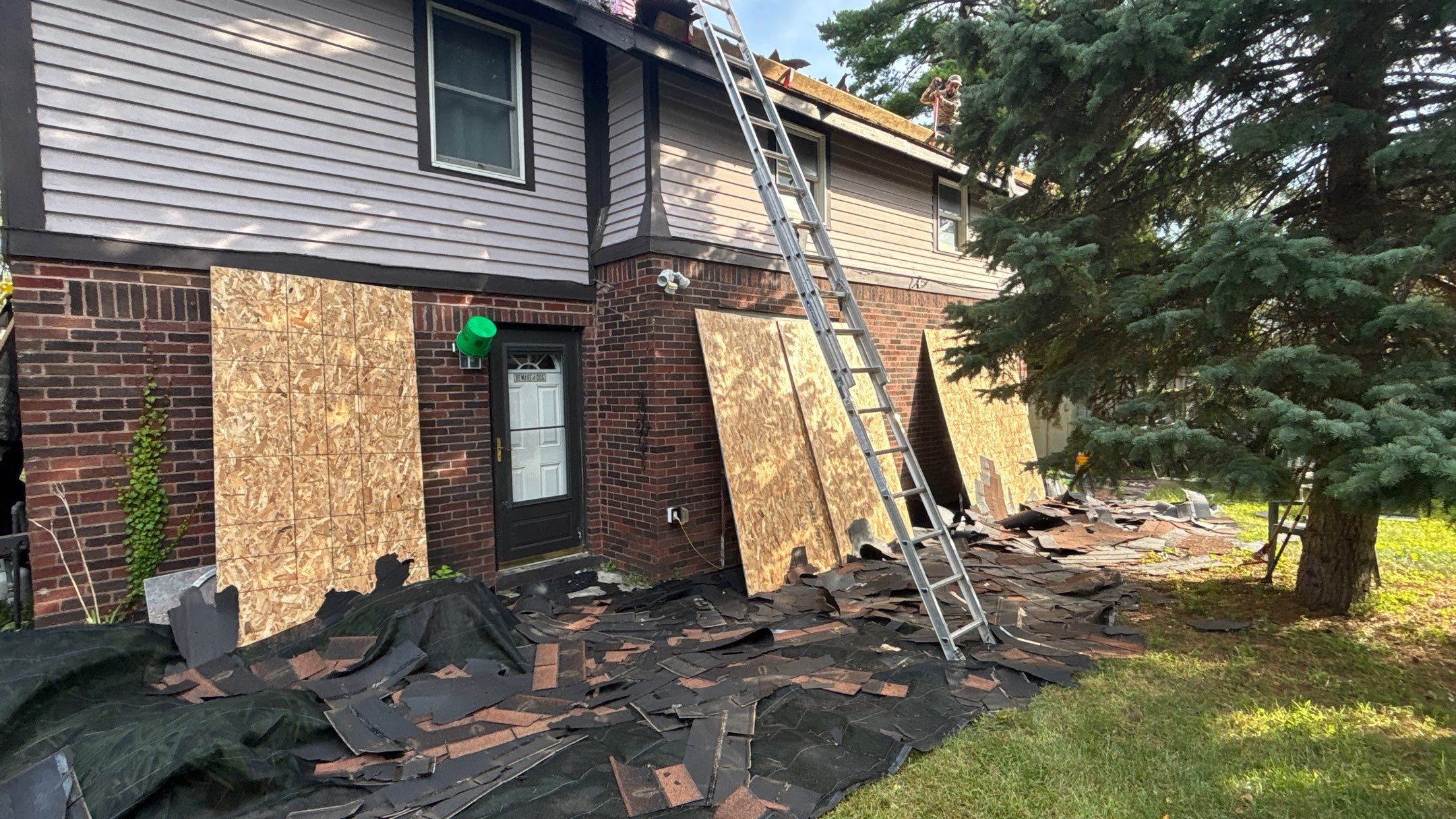 Roof Replacement using Owens Corning Onyx Black by 180 Contractors