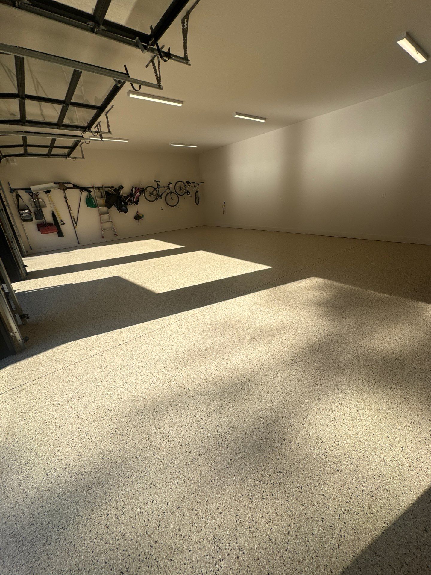 Driftwood Flake Garage Floor Transformation in Coeur d'Alene by Croc Coatings, LLC