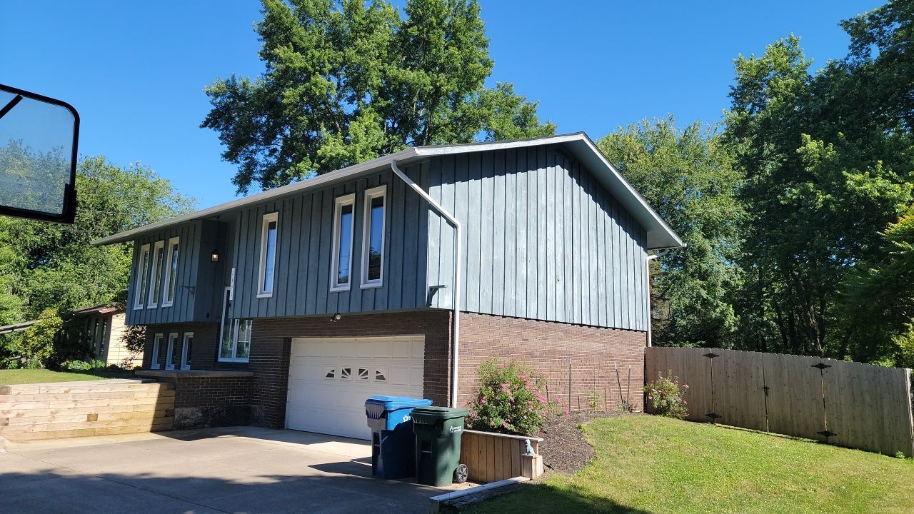 Brand: Atlas Pinnacle Color: Pristine Scotchgarde Pewter Drip: White by Eagle Eye Roofing