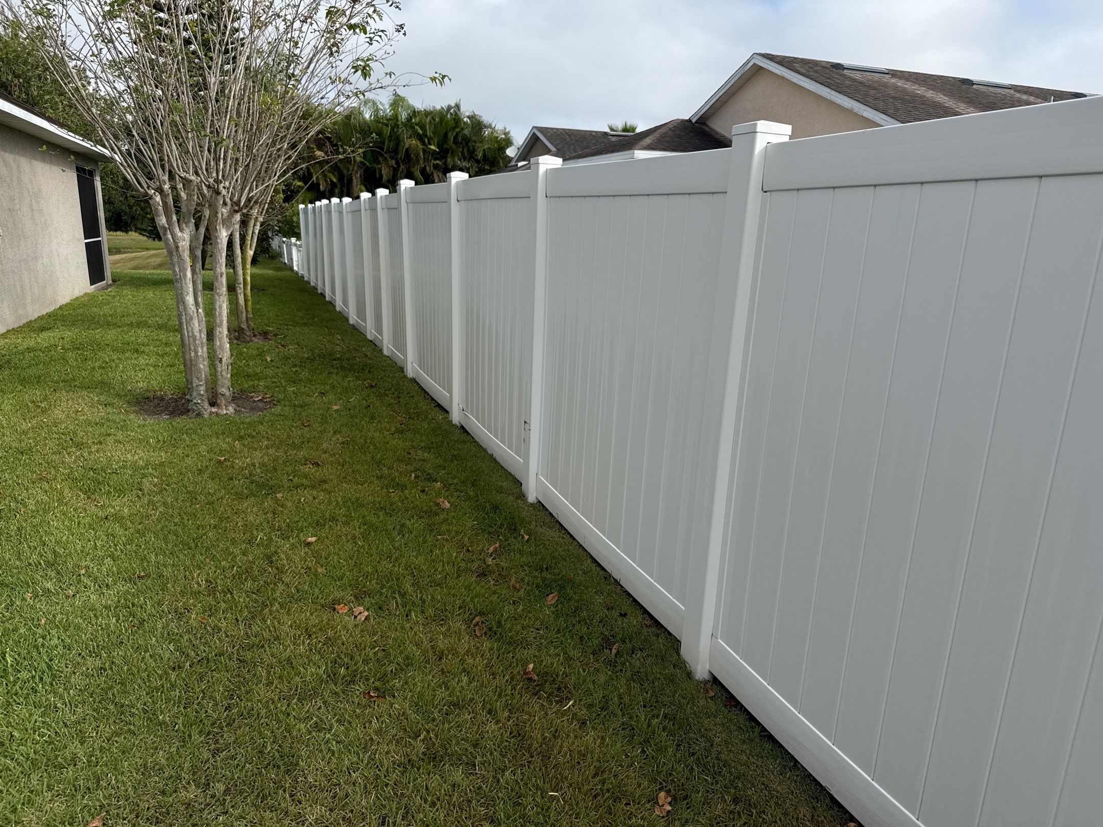 Vinyl Fence Cleaning, Driveway & Sidewalk Cleaning in Crystal Lakes – Palmetto, FL by Sunshine AquaWash