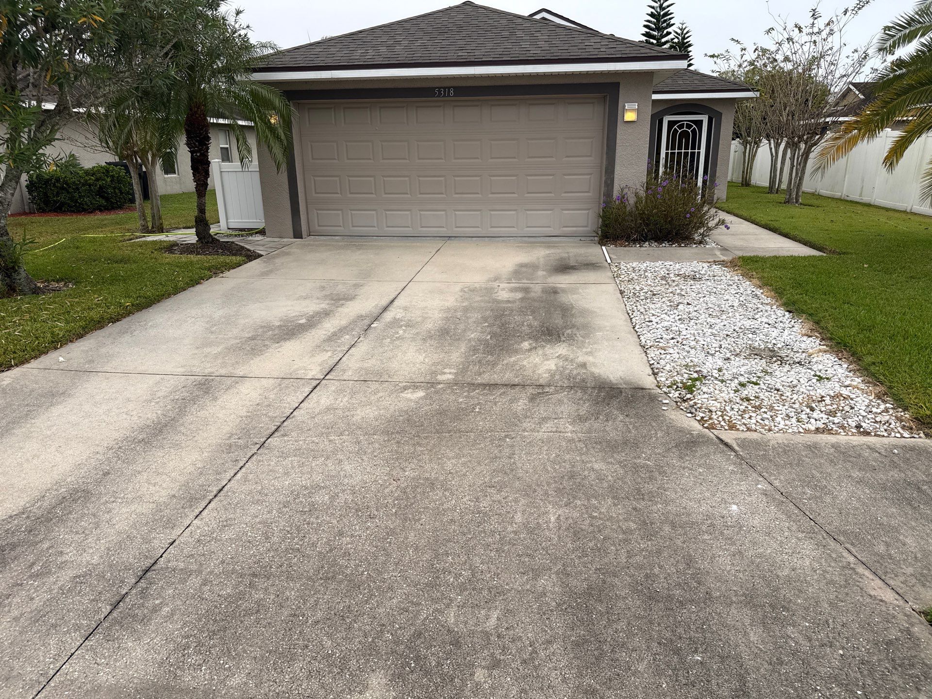 Vinyl Fence Cleaning, Driveway & Sidewalk Cleaning in Crystal Lakes – Palmetto, FL by Sunshine AquaWash