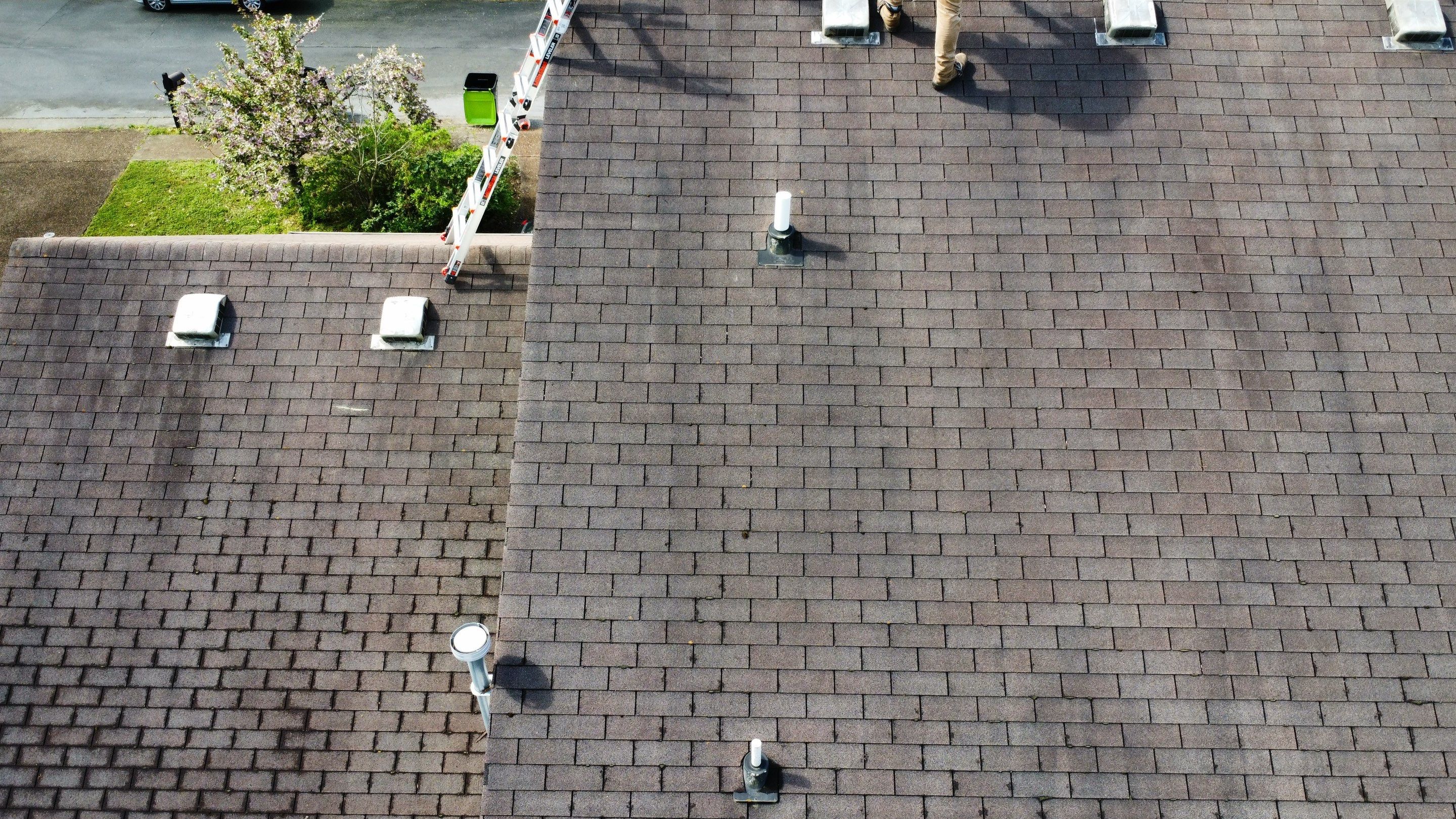 Residential Roofing Installation using Owens Corning Oakridge Roofing System by Undersun Roofing 
