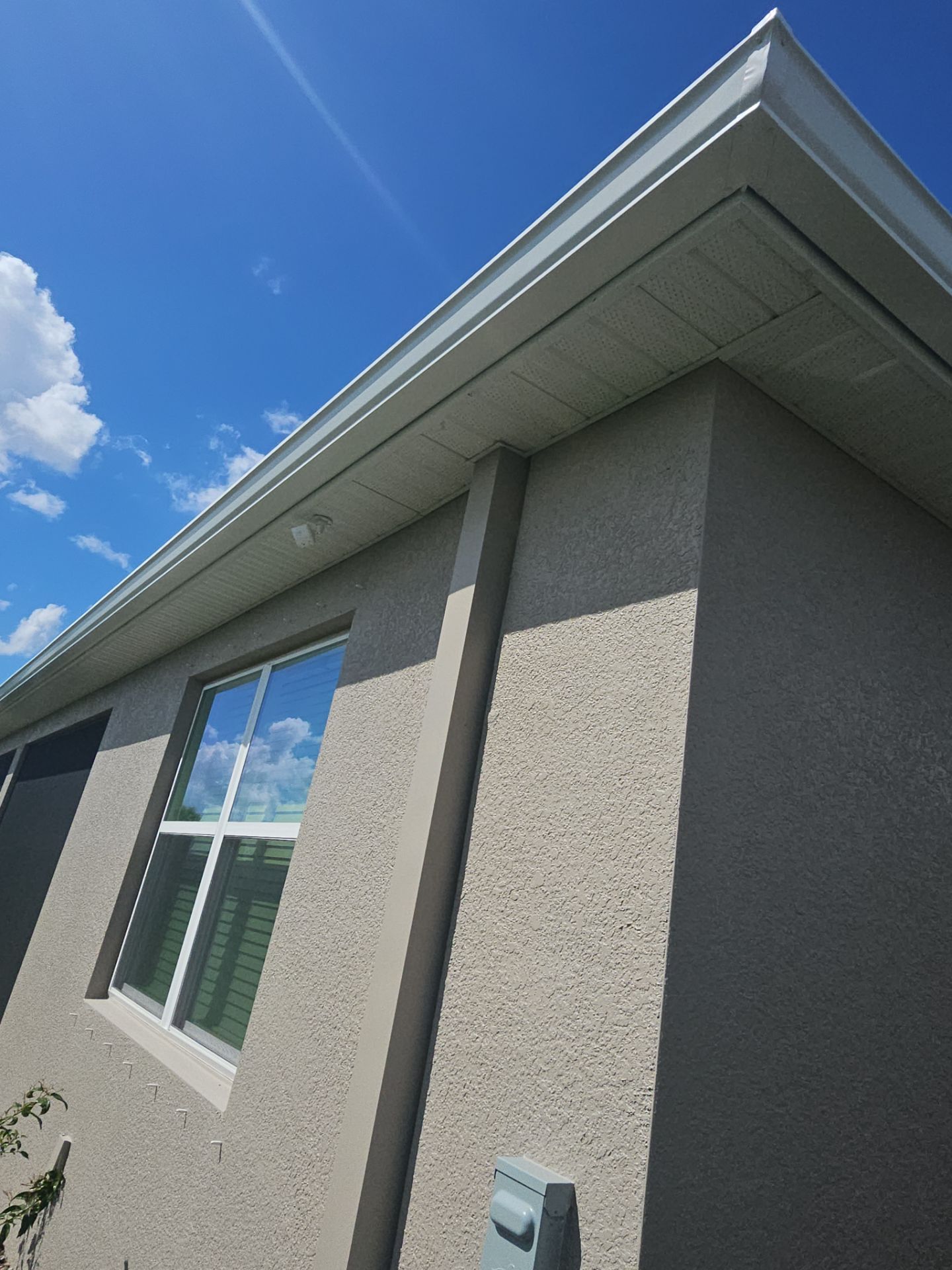 6 Inch Seamless Gutters using 6 Inch Seamless Gutters in Lakewood Ranch FL by Gutter Professors