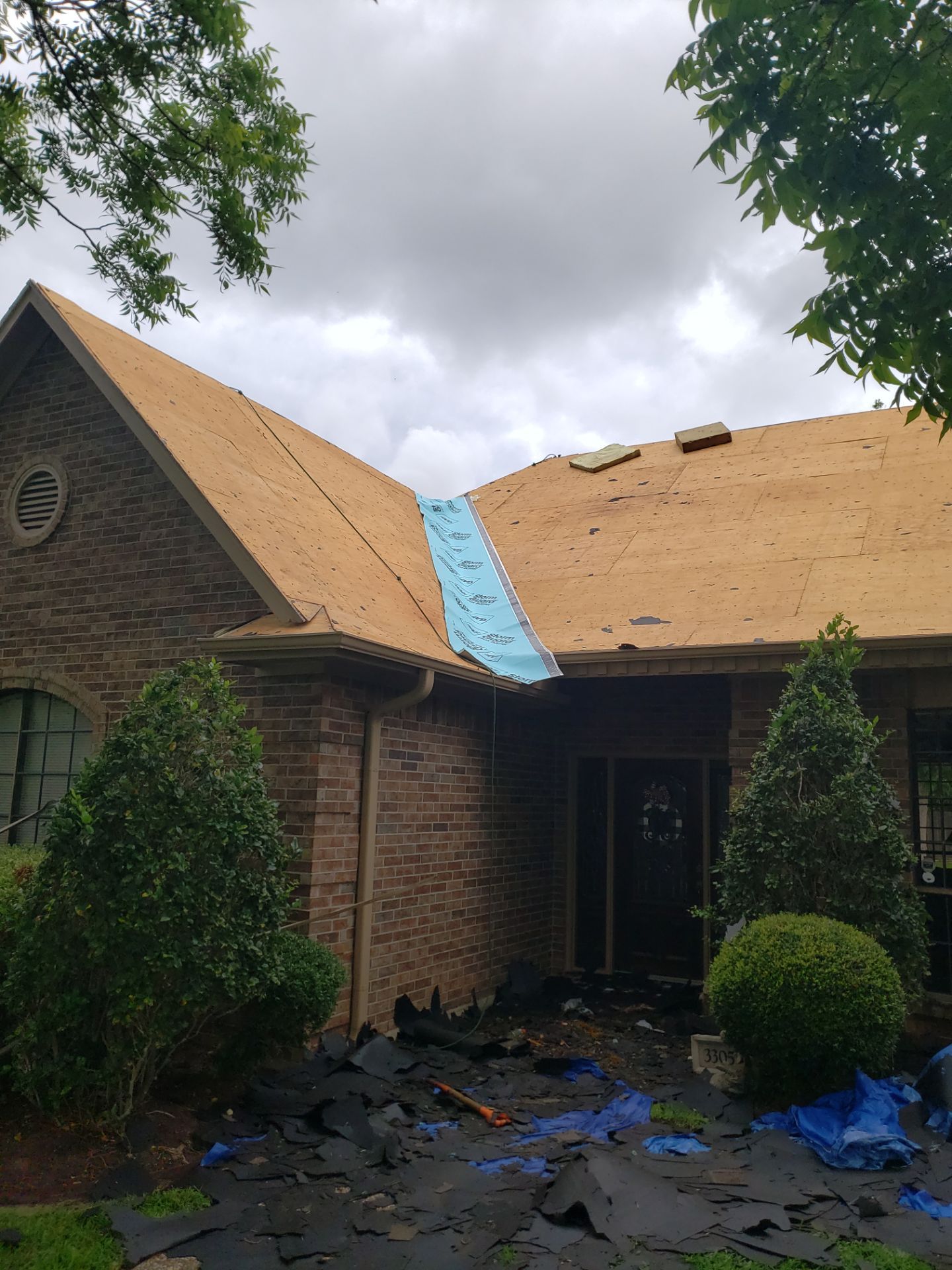 GAF UHDZ - Weathered Wood by Elite Roofing LLC