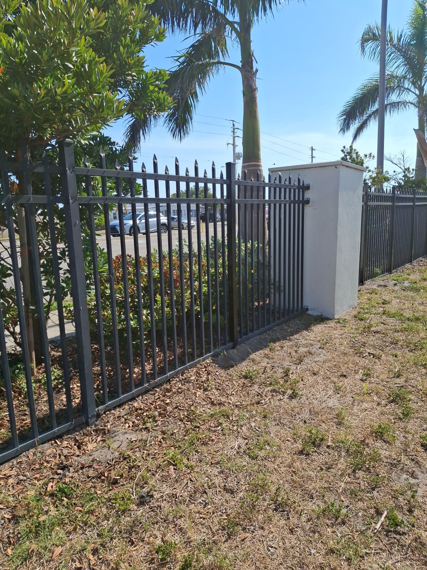 211 63rd Ave W  by H&Y Fence