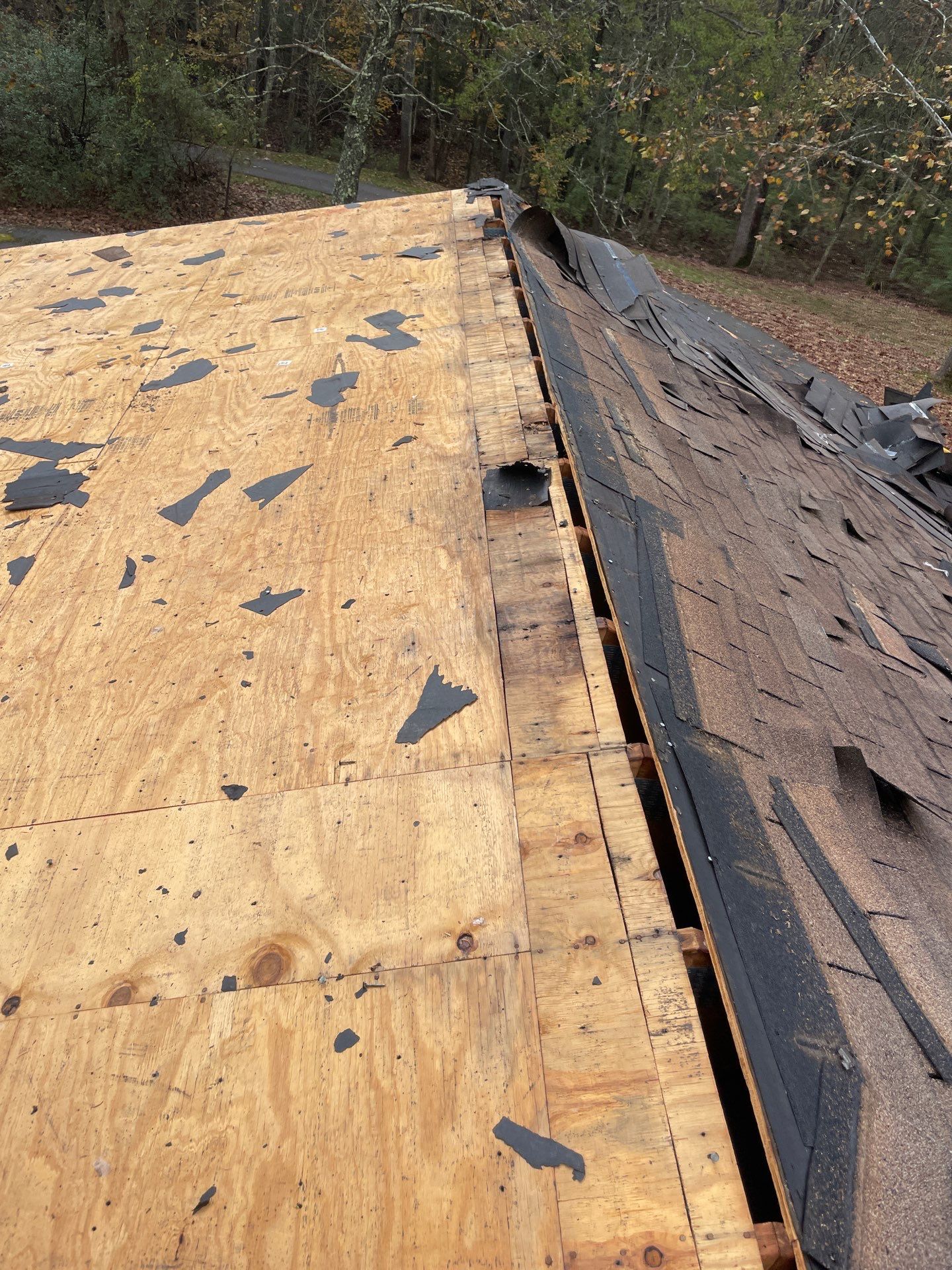 Garage Roof Installation using GAF Timberline HDZ Shakewood by Rainstoppers Roofing