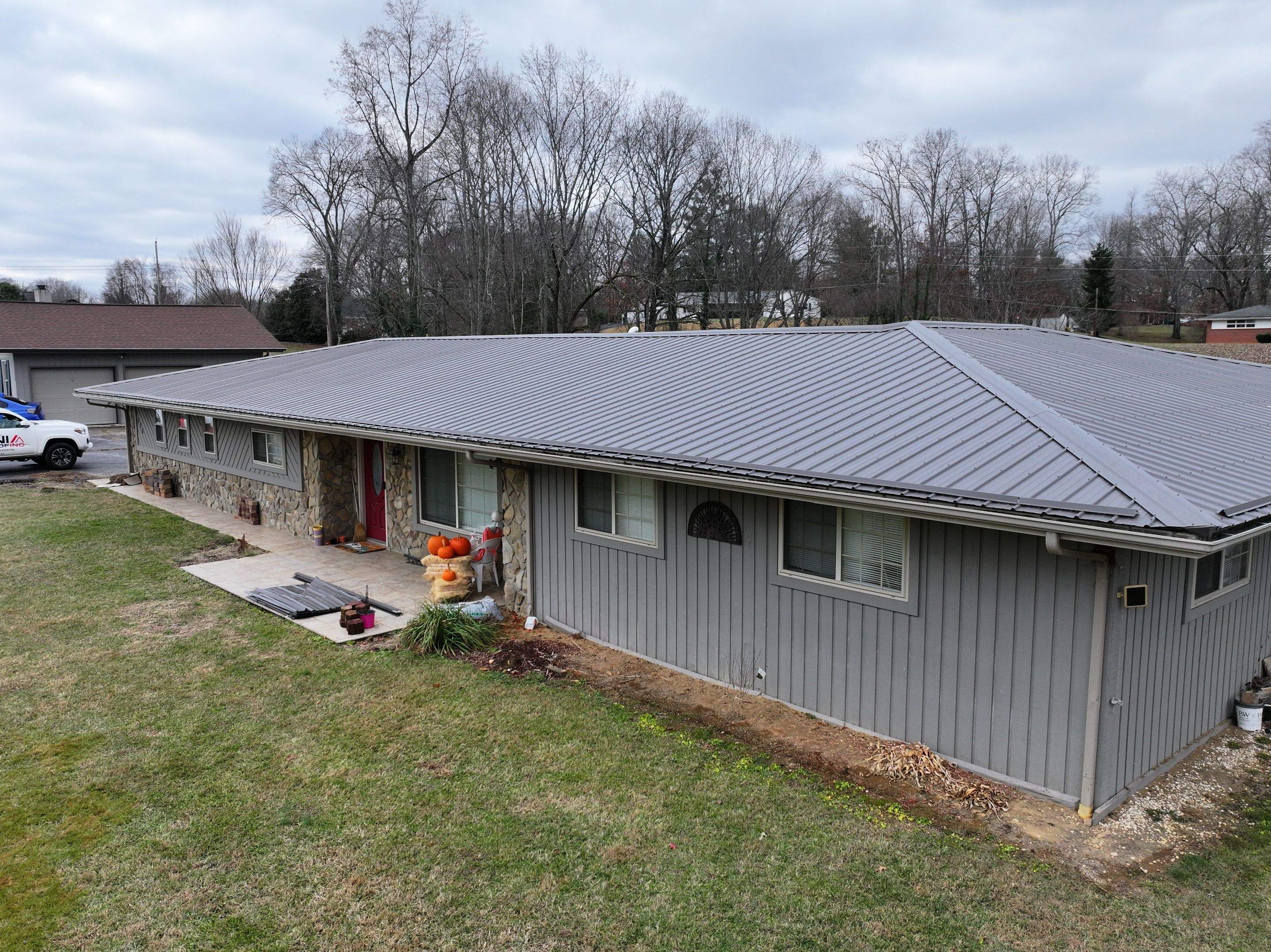 Donnely Residence by Omnia Roofing