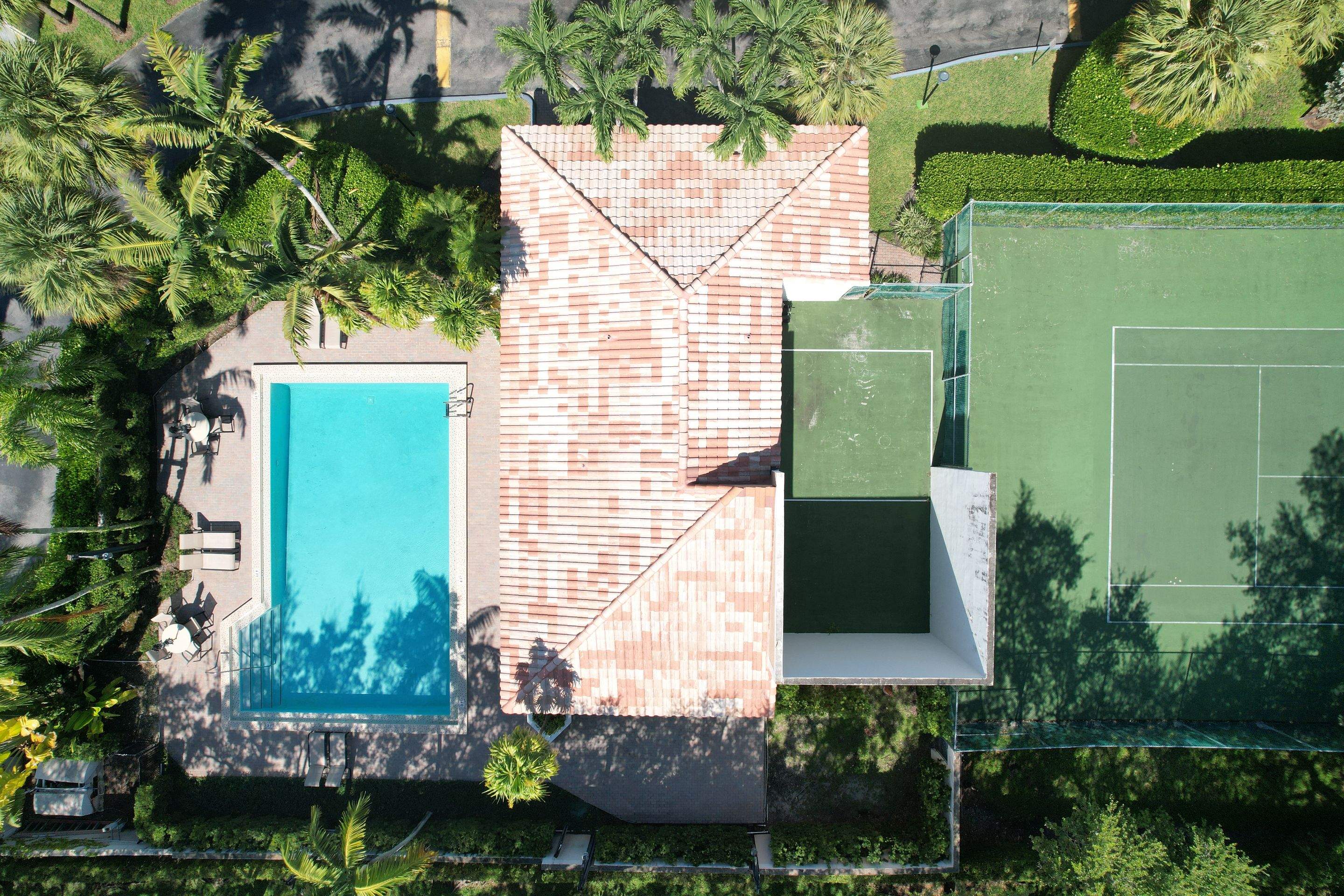 CLUB HOUSE by Souffront Construction & Engineering