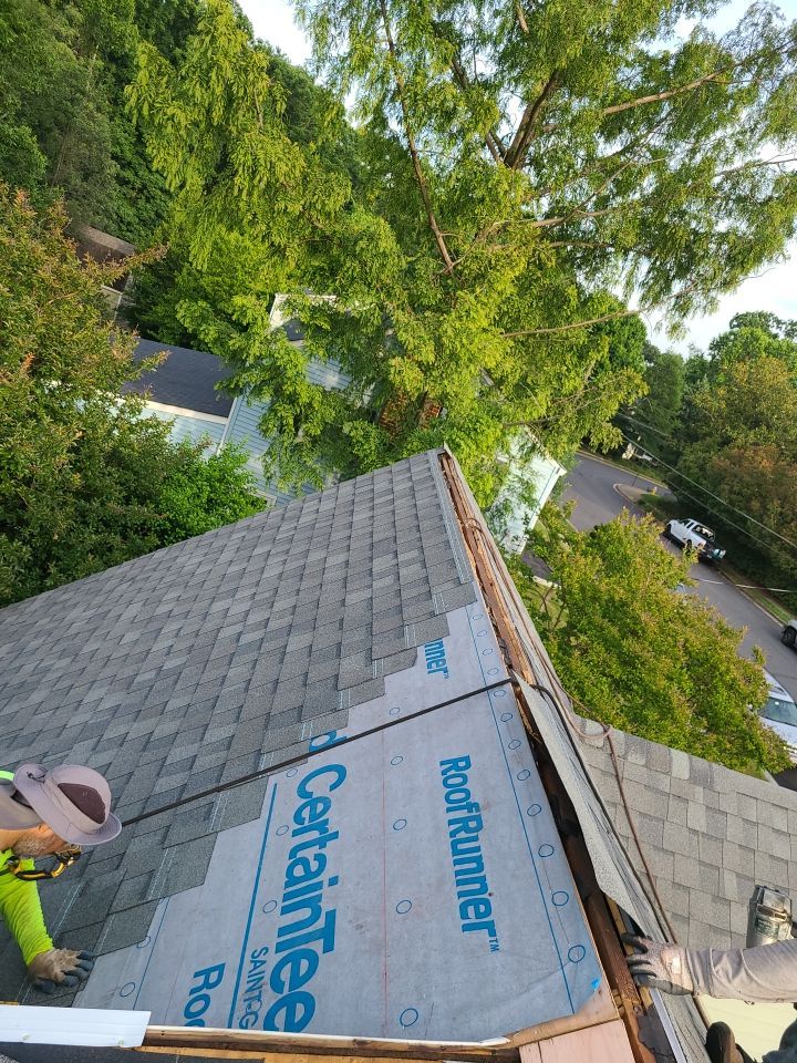 Arlington: CertainTeed Landmark Architectural Shingle in Georgetown Gray by RM Banning, Inc.