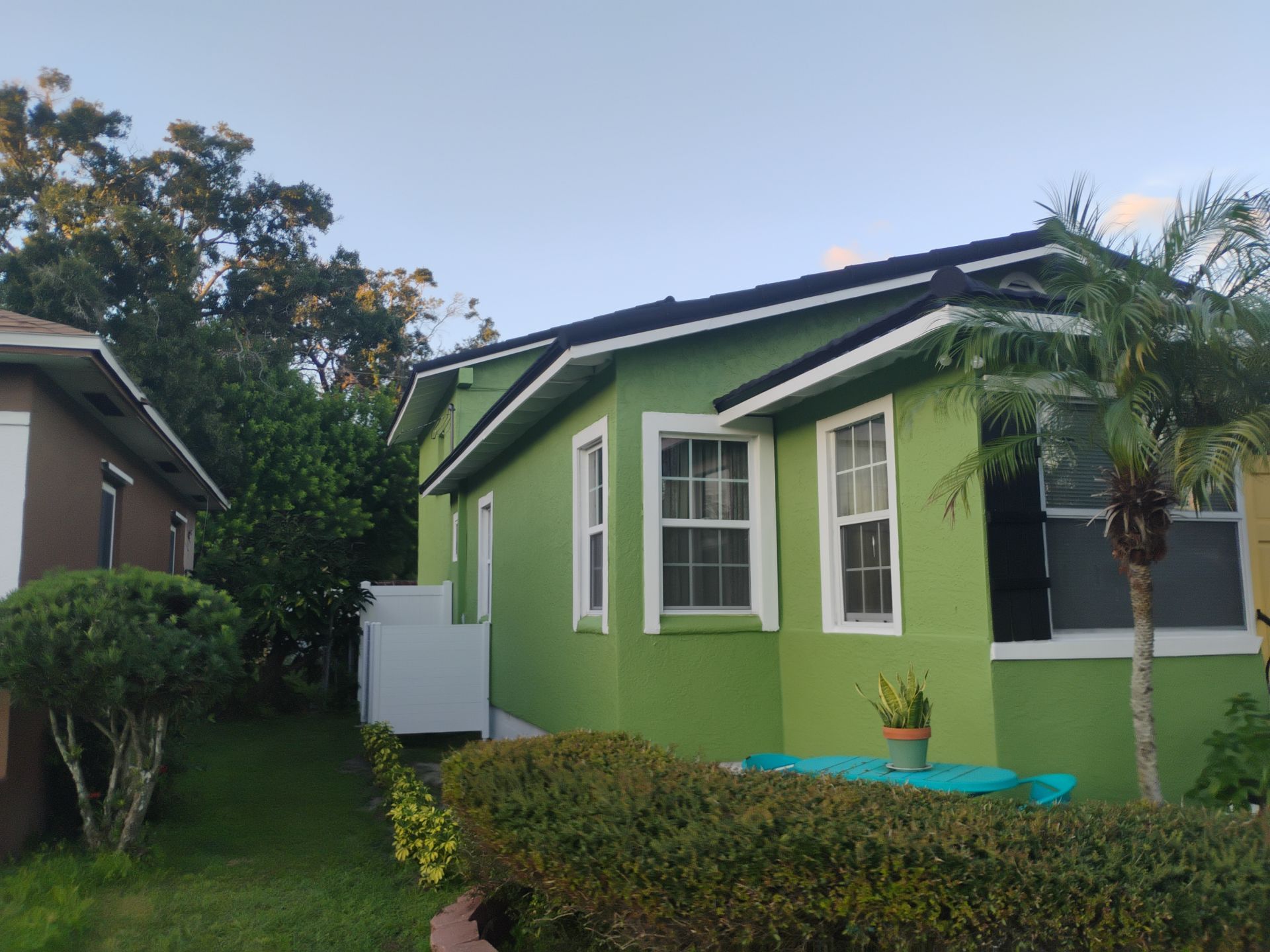 White Aluminum Soffit and Fascia in St.Petersburg FL by Gutter Professors