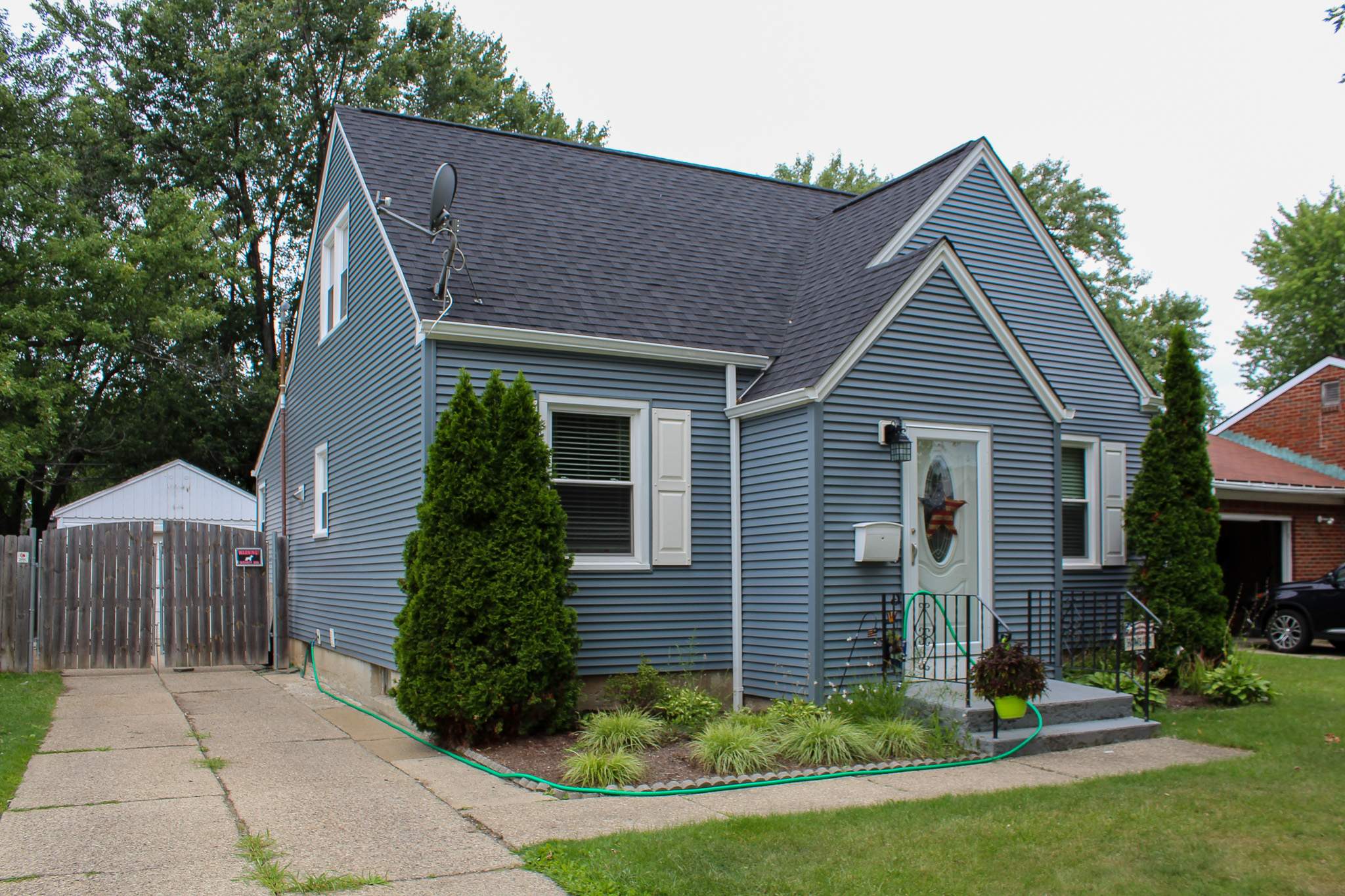 Exterior Siding and Roof by Ivy Lea Construction