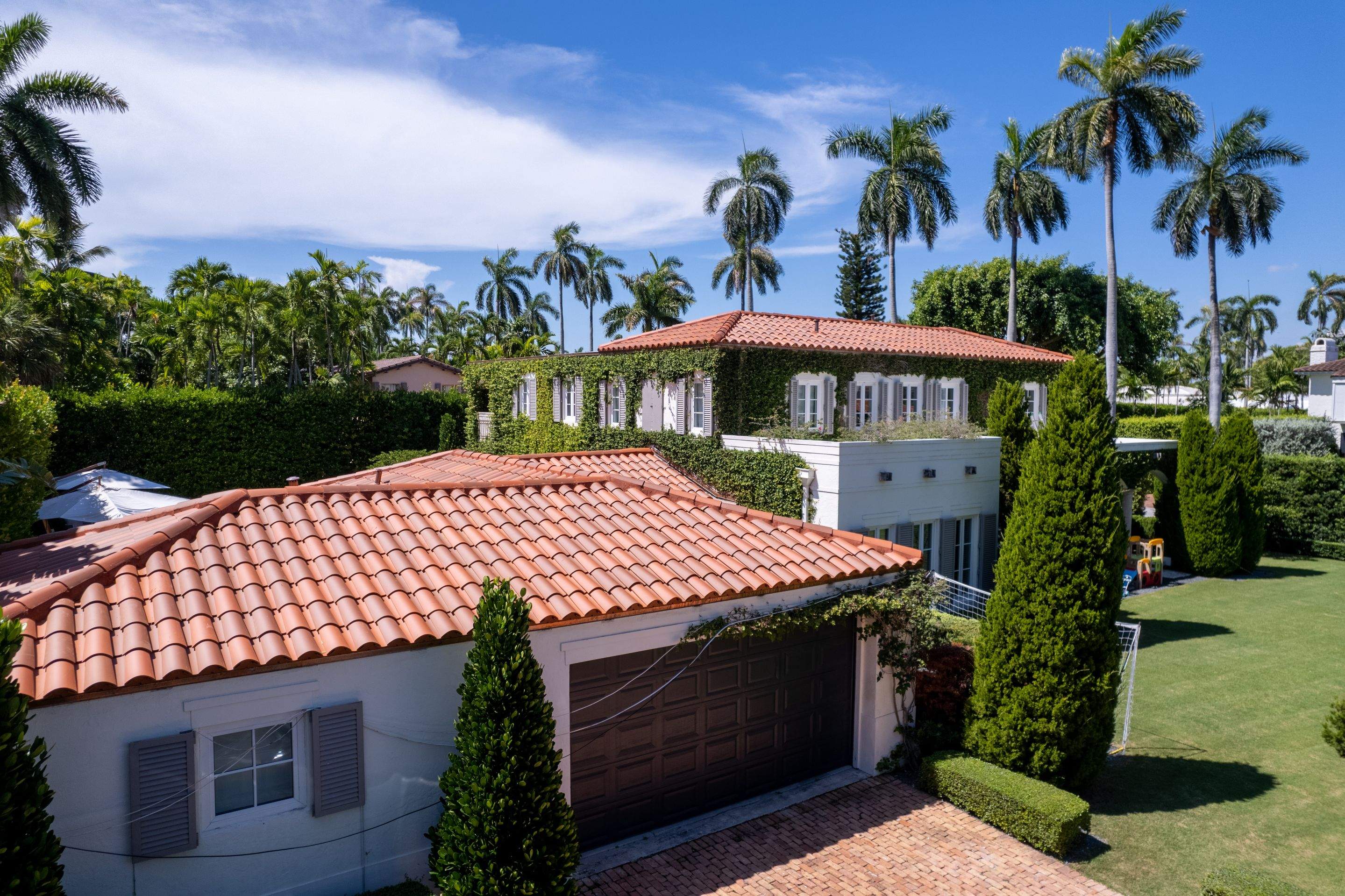 Verea Barrel - Red and Ohio Red Color by Istueta Roofing