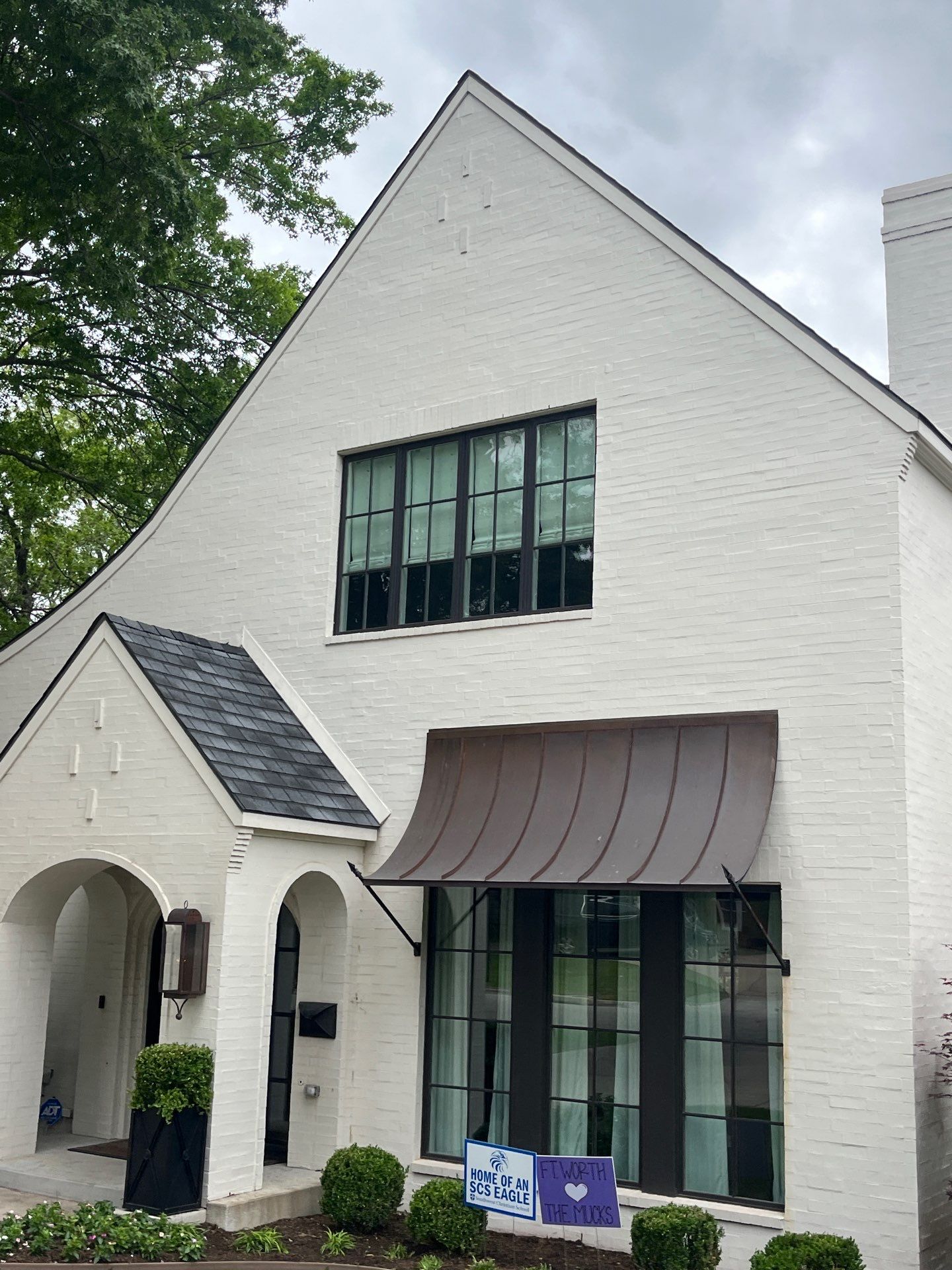 White brick with GAF Slateline English Grey by Tejas Roofworks + Restoration