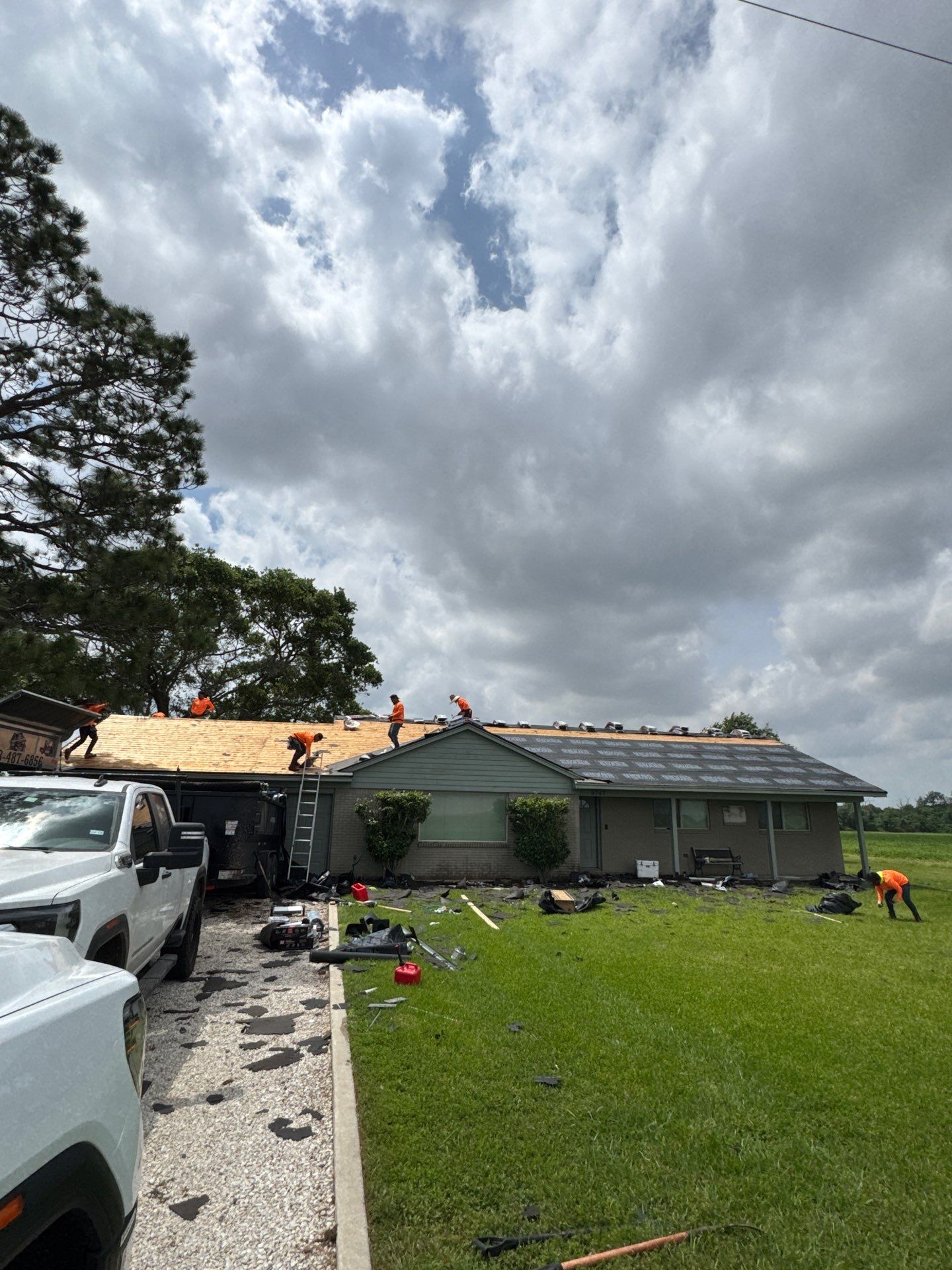 Roof Replacement louise by Roof Repair Company