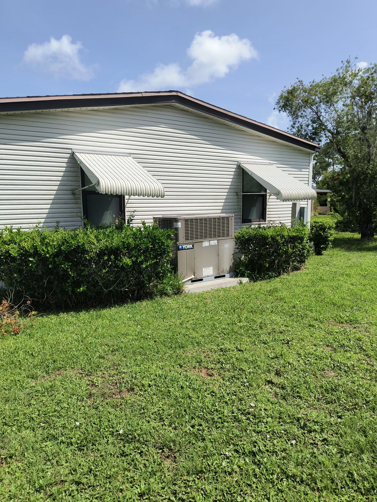 Aluminum Seamless Gutters using gutter cleaning in Sarasota FL by Gutter Professors