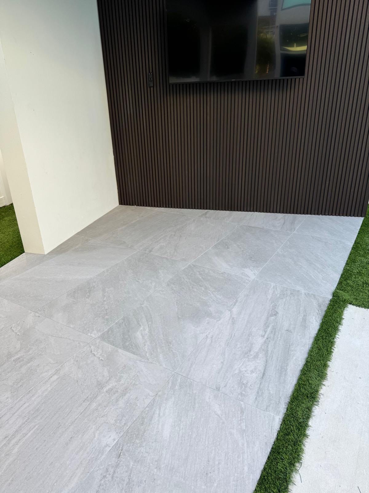 Outdoor BBQ - East Boca Raton by Hevi Tile