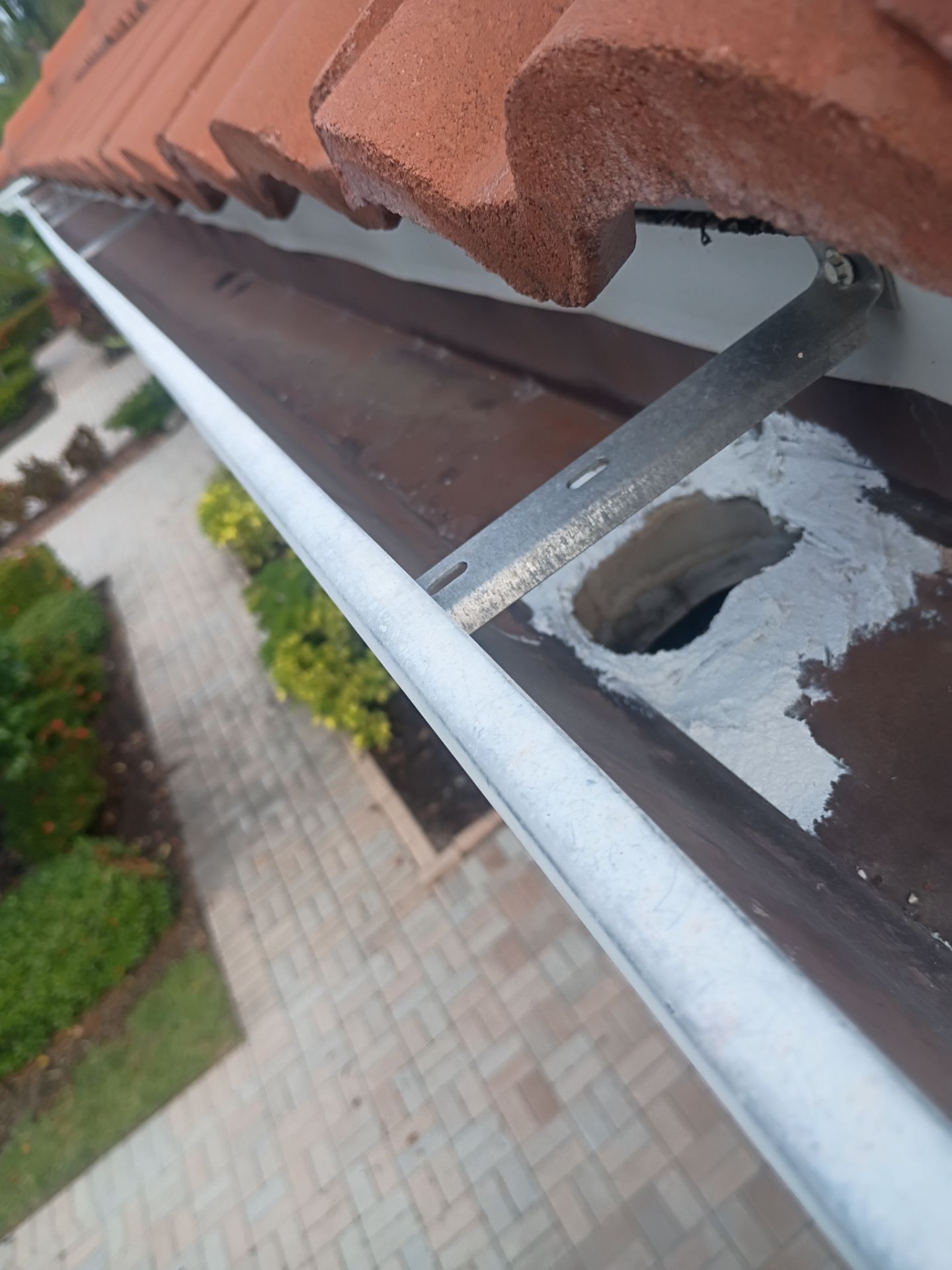Aluminum Seamless Gutters using seal gutters in Fort Myers FL by Gutter Professors