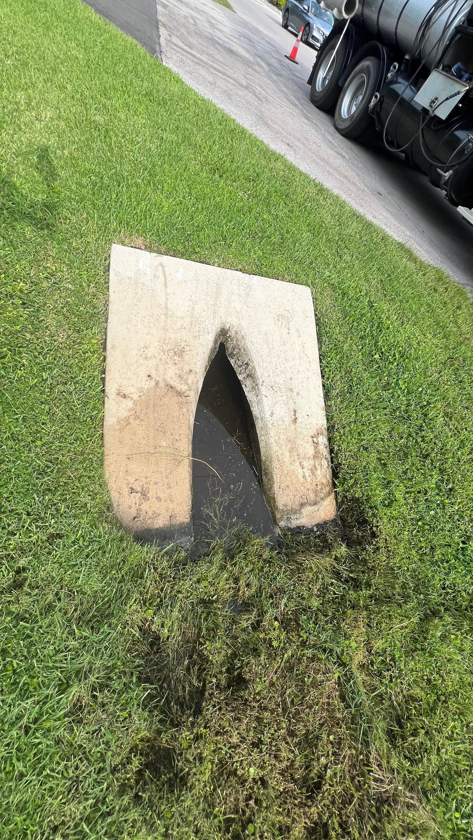 Naples Community Entry Road Stormwater System Cleaning by APS Power & Water