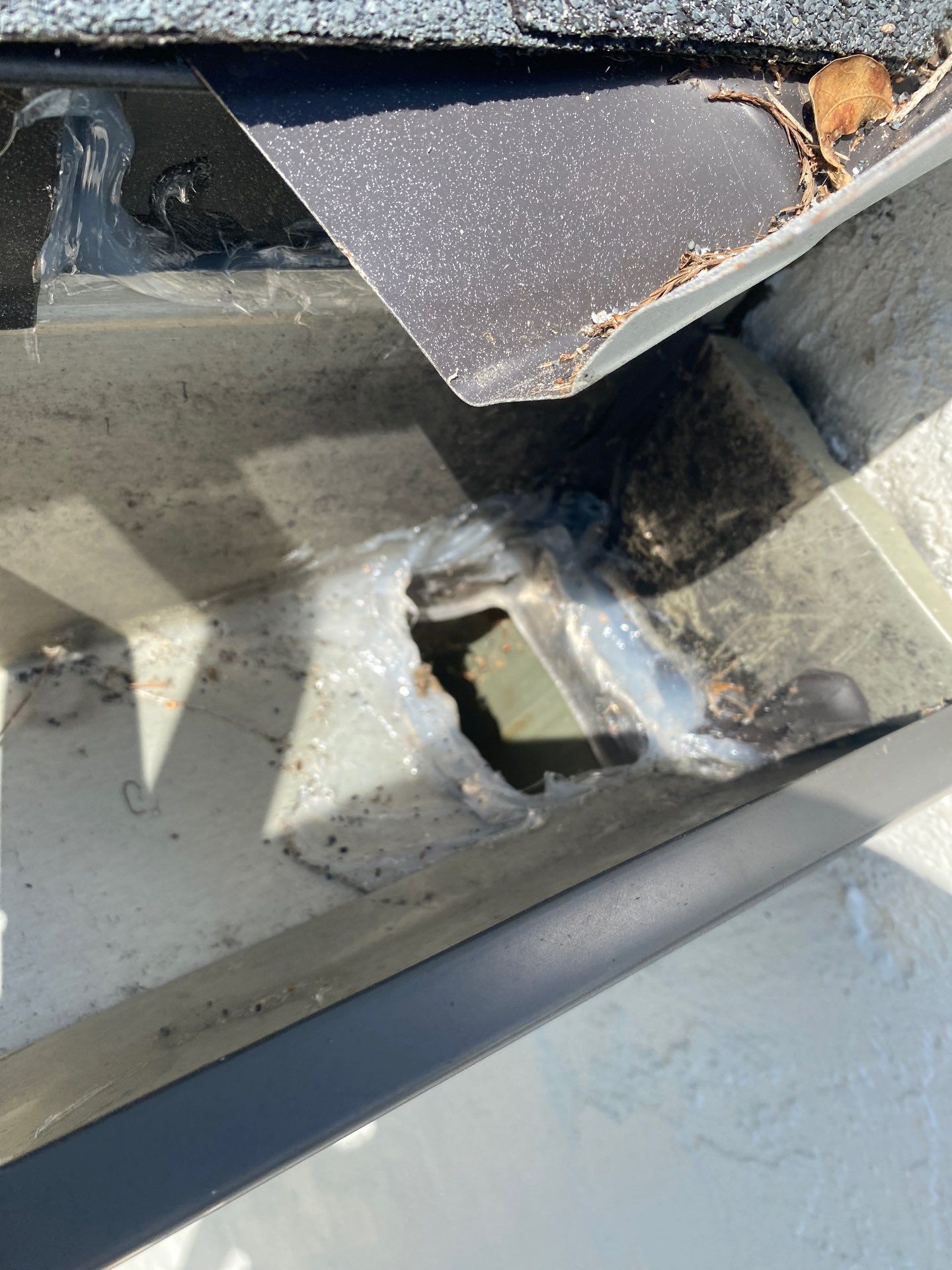 Gutter cleaning all buildings are the same for 6 units in Fort Myers FL by Gutter Professors