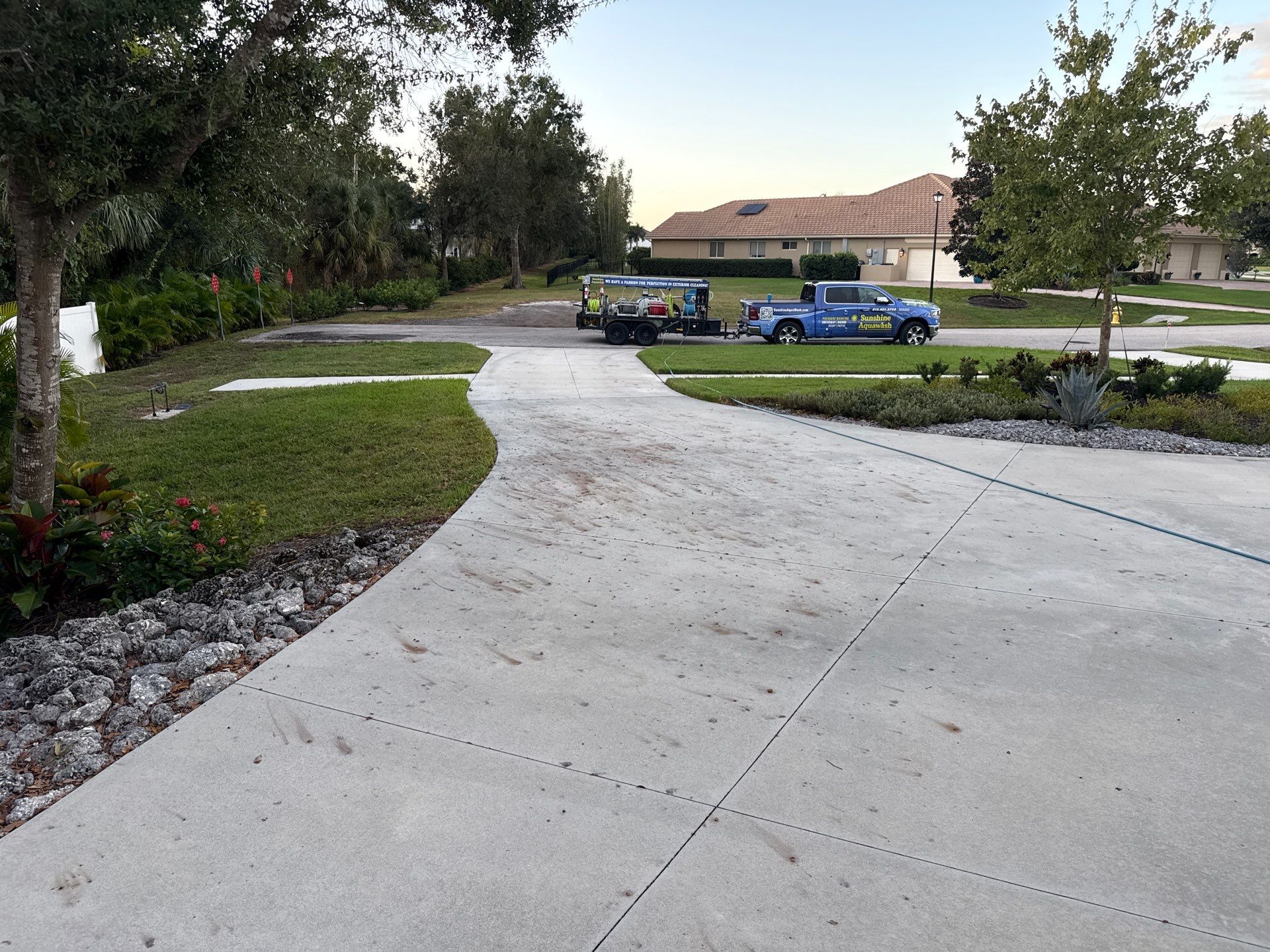 🏡 Large Concrete Driveway & Sidewalk Cleaning – Winding River Community, Bradenton, FL by Sunshine AquaWash