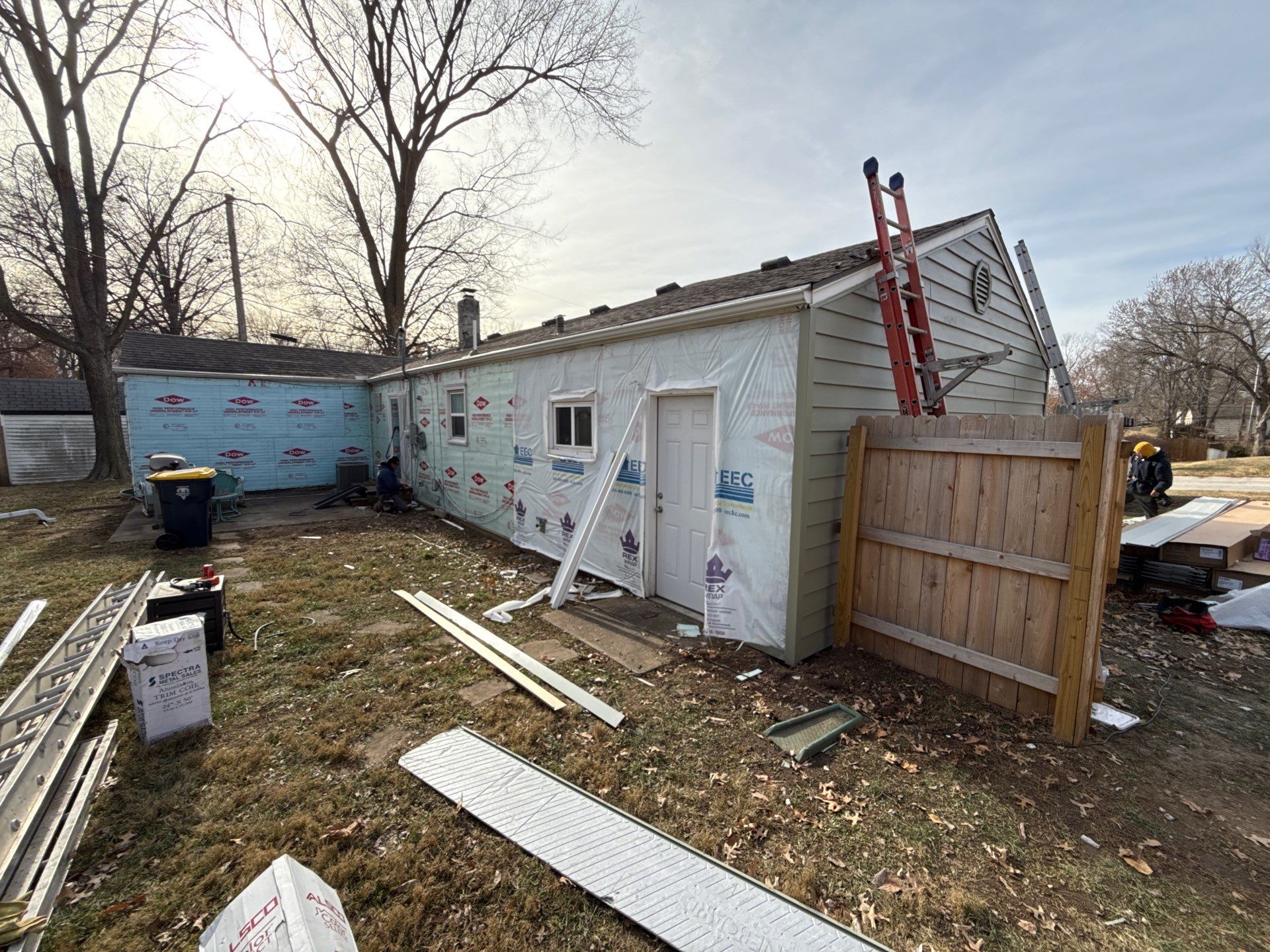 A whole new look for this Gladstone Home by EEC Windows, Siding & Roofing