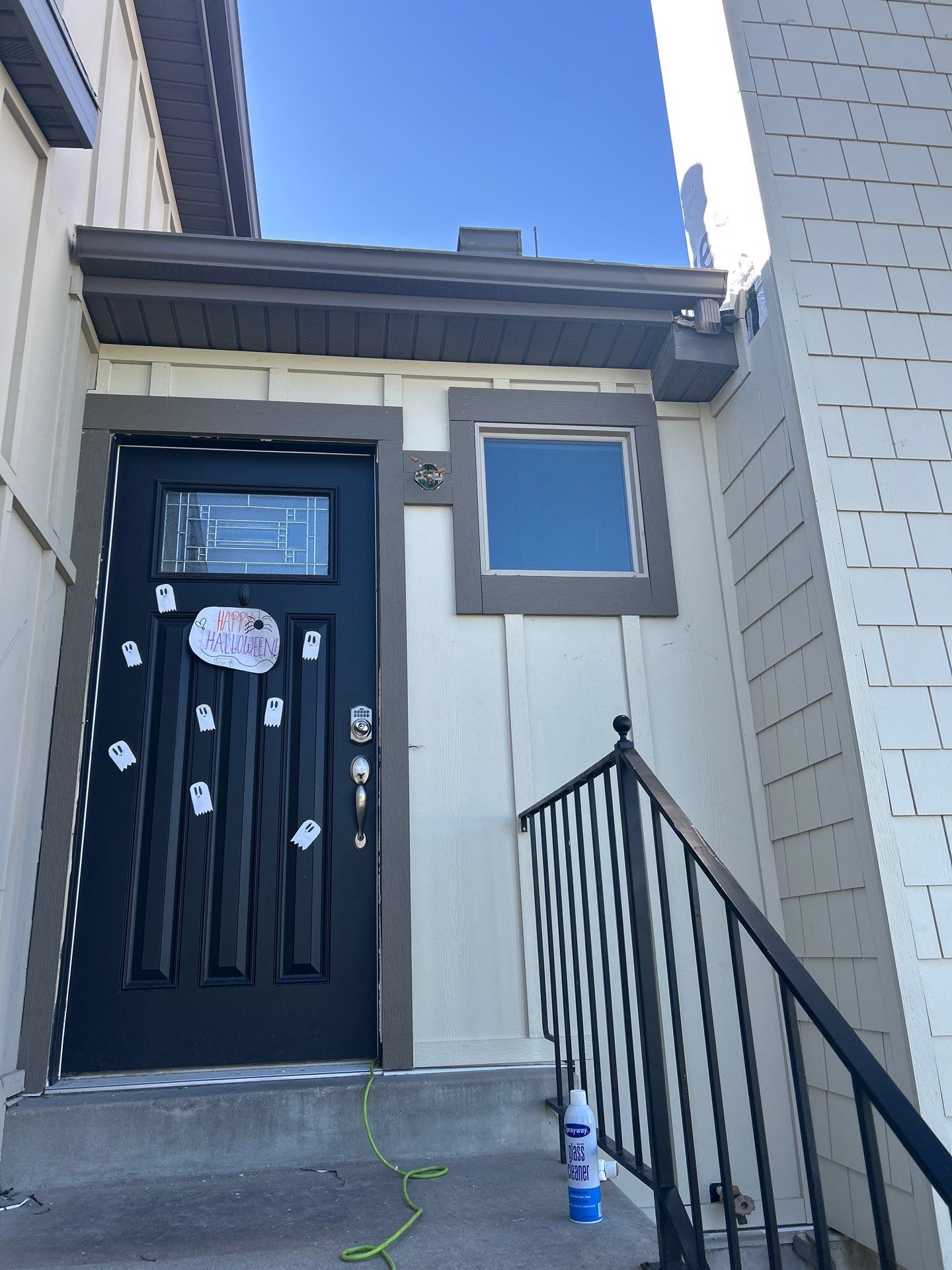 Riverton | Hardie Shingle & B&B Accent | Navajo Beige by Ideal Siding Utah