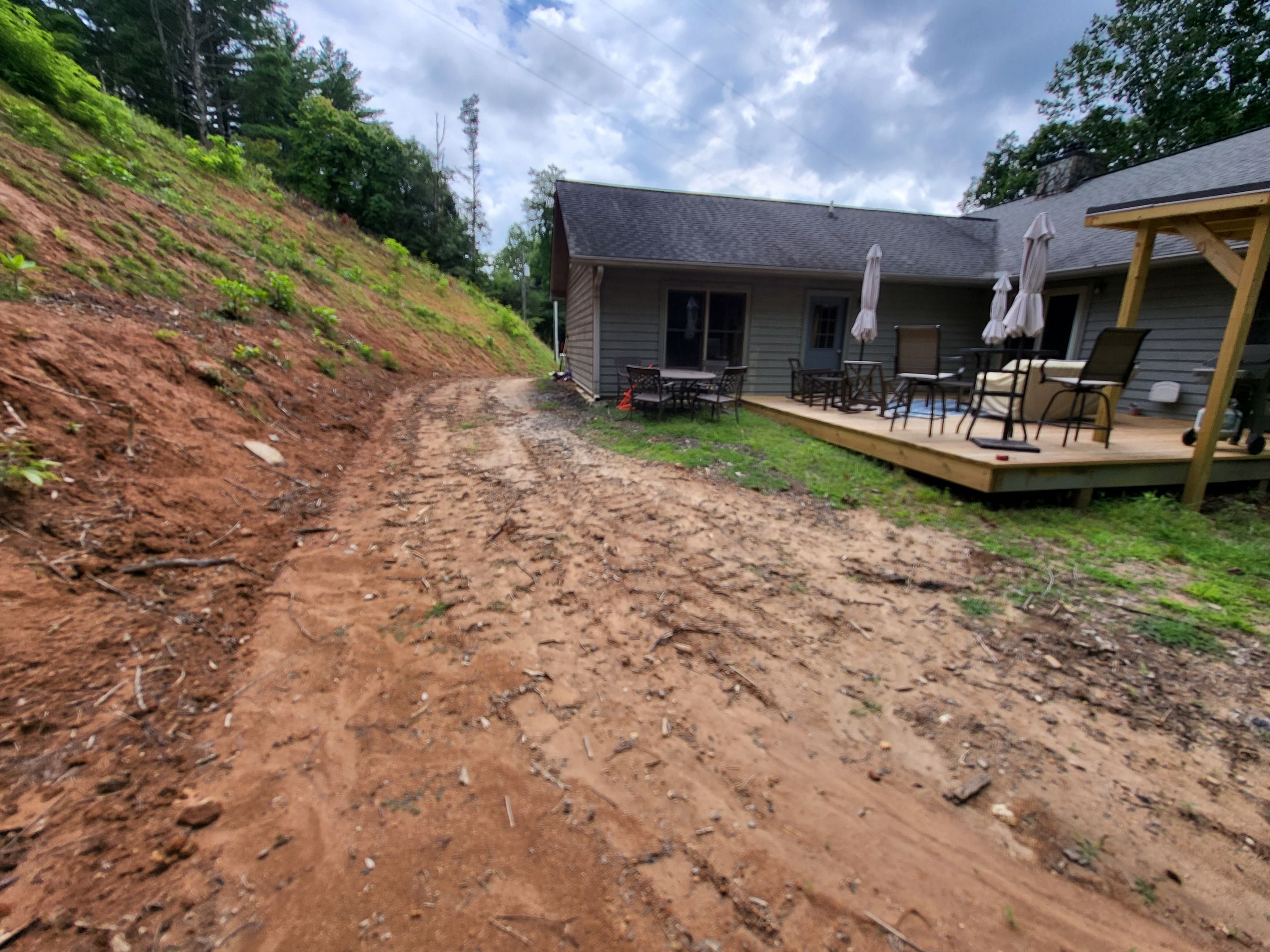 Outdoor Living Space by B&B Landscaping