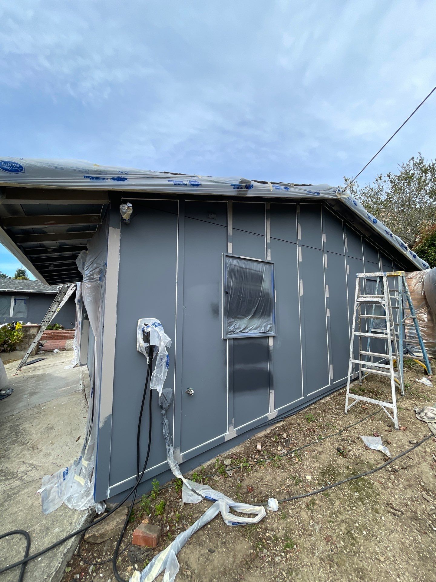 modern painting Exterior modern painting by Herrera’s Bay Area Painting inc.