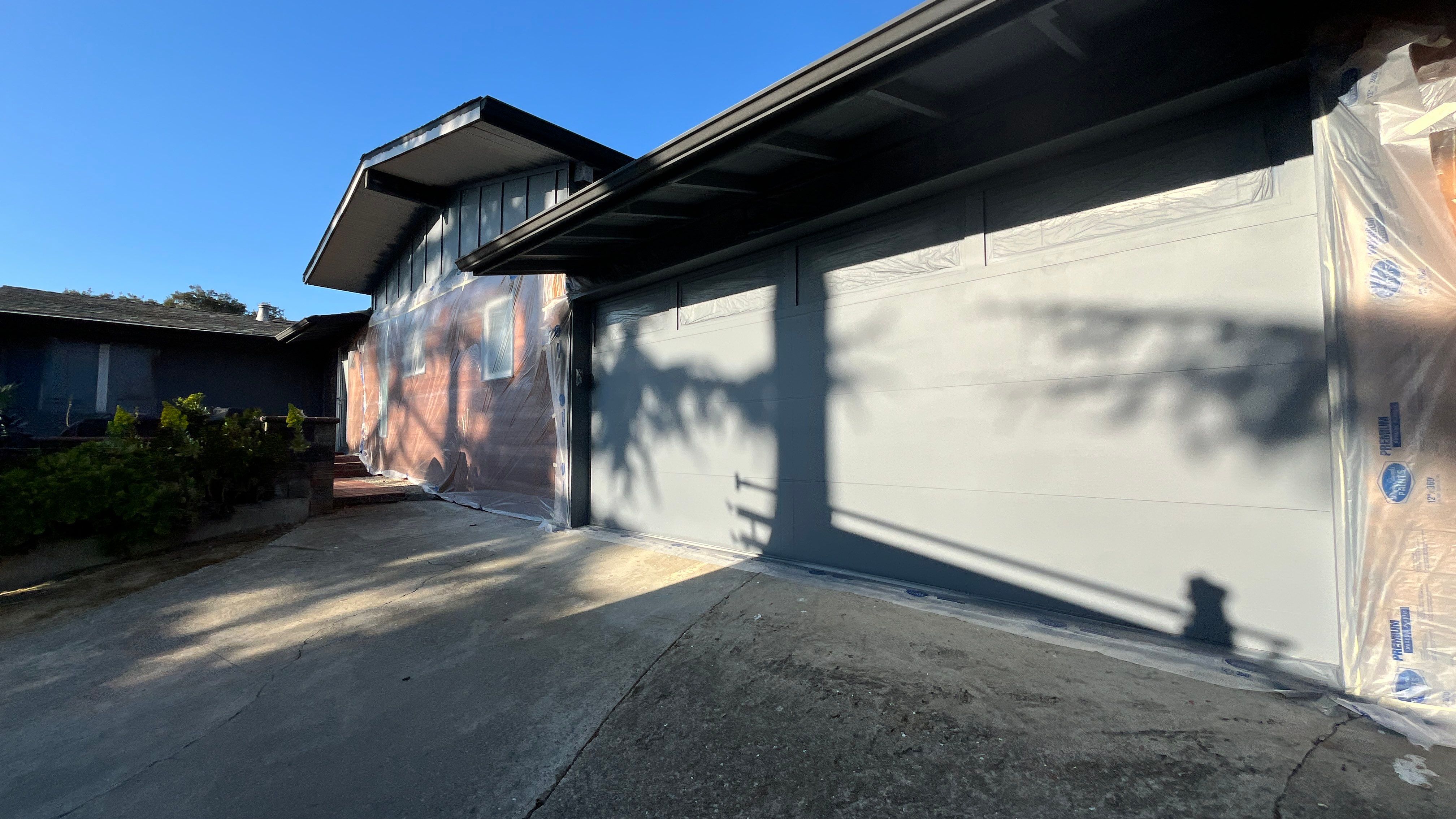 modern painting Exterior modern painting by Herrera’s Bay Area Painting inc.