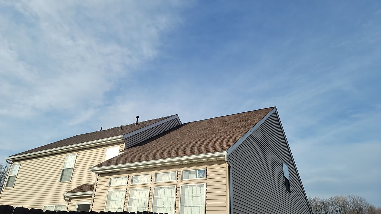 ATLAS PINNACLE COLOR: BURNT HICKORY DRIP EDGE: WHITE by Eagle Eye Roofing