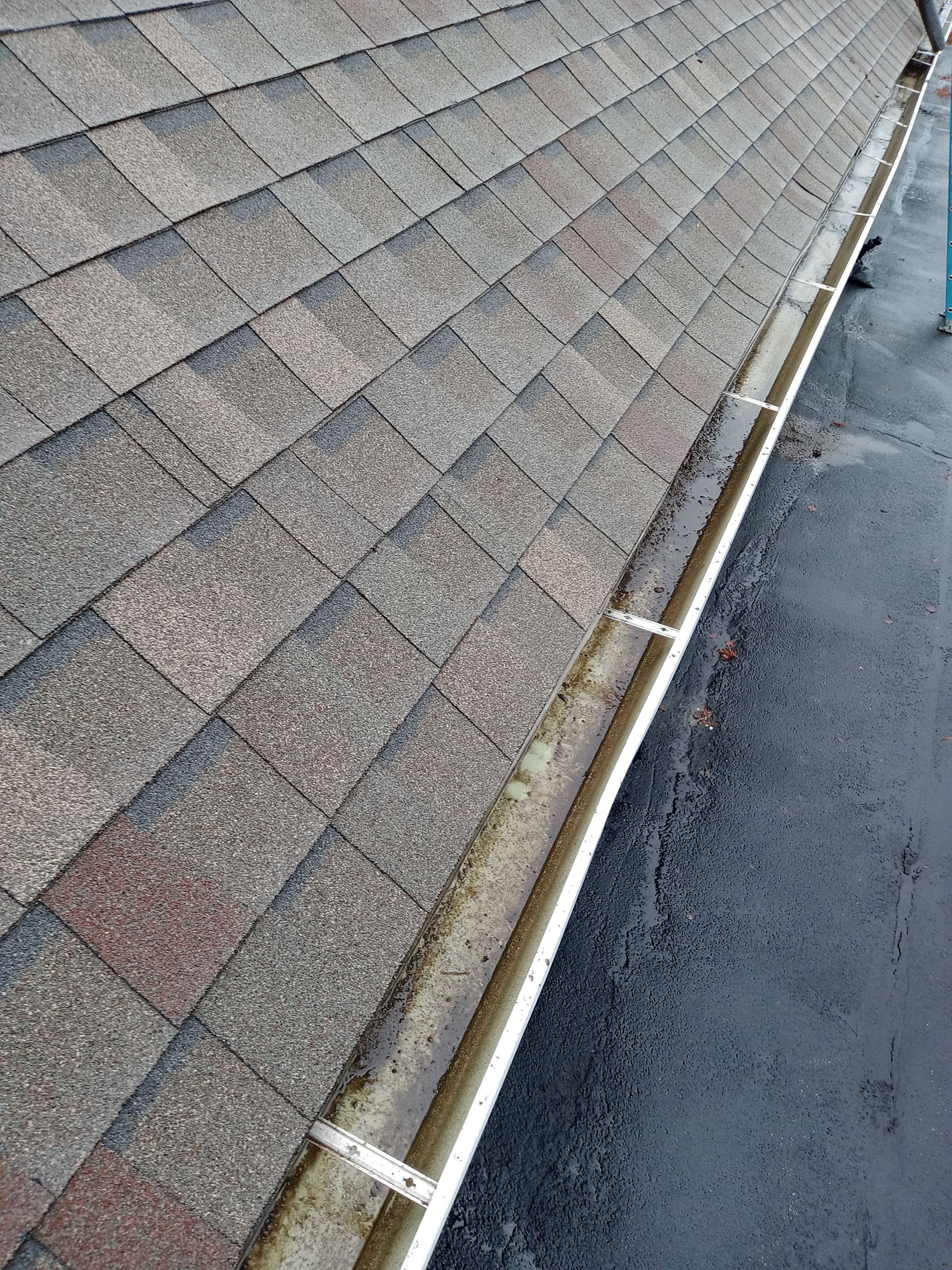 Commercial gutter cleaning Wichita after photo with clean gutters
