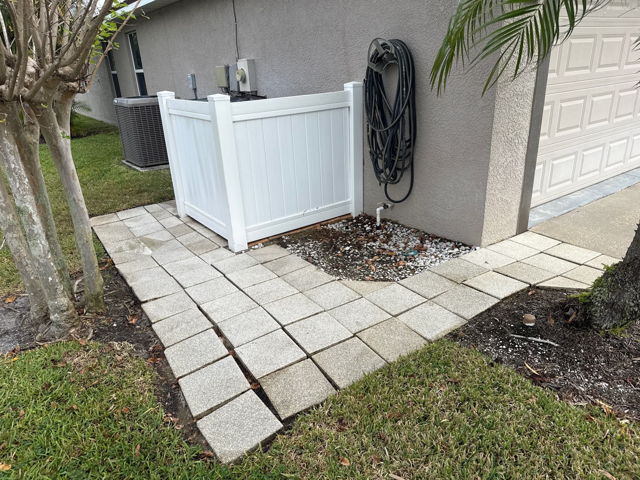 Vinyl Fence Cleaning, Driveway & Sidewalk Cleaning in Crystal Lakes – Palmetto, FL by Sunshine AquaWash