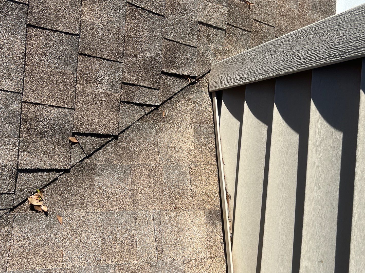 Owens Corning Designer Series (Summer Harvest) by RoofGuru AI LLC
