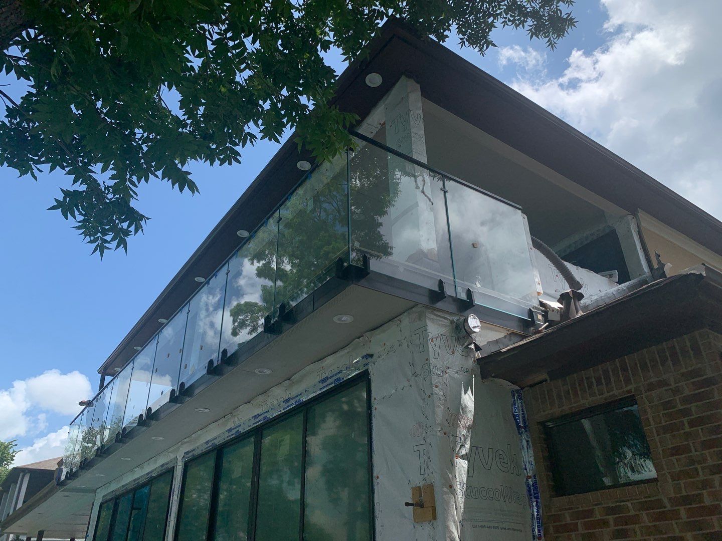 Glass patio by Houston Roofing & Construction