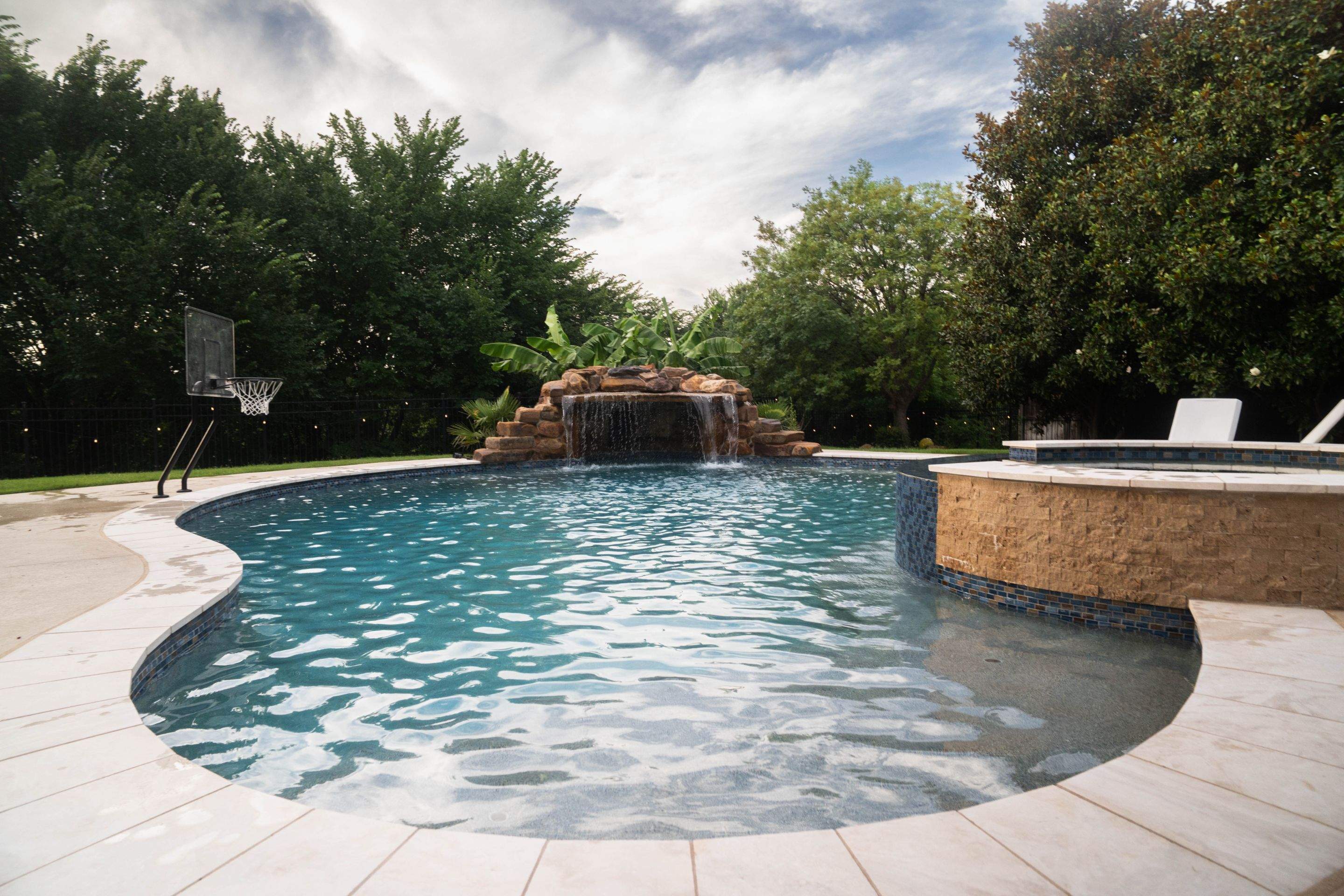 Large Freeform Resort-Style Pool by Pinnacle Pools and Spas - DFW