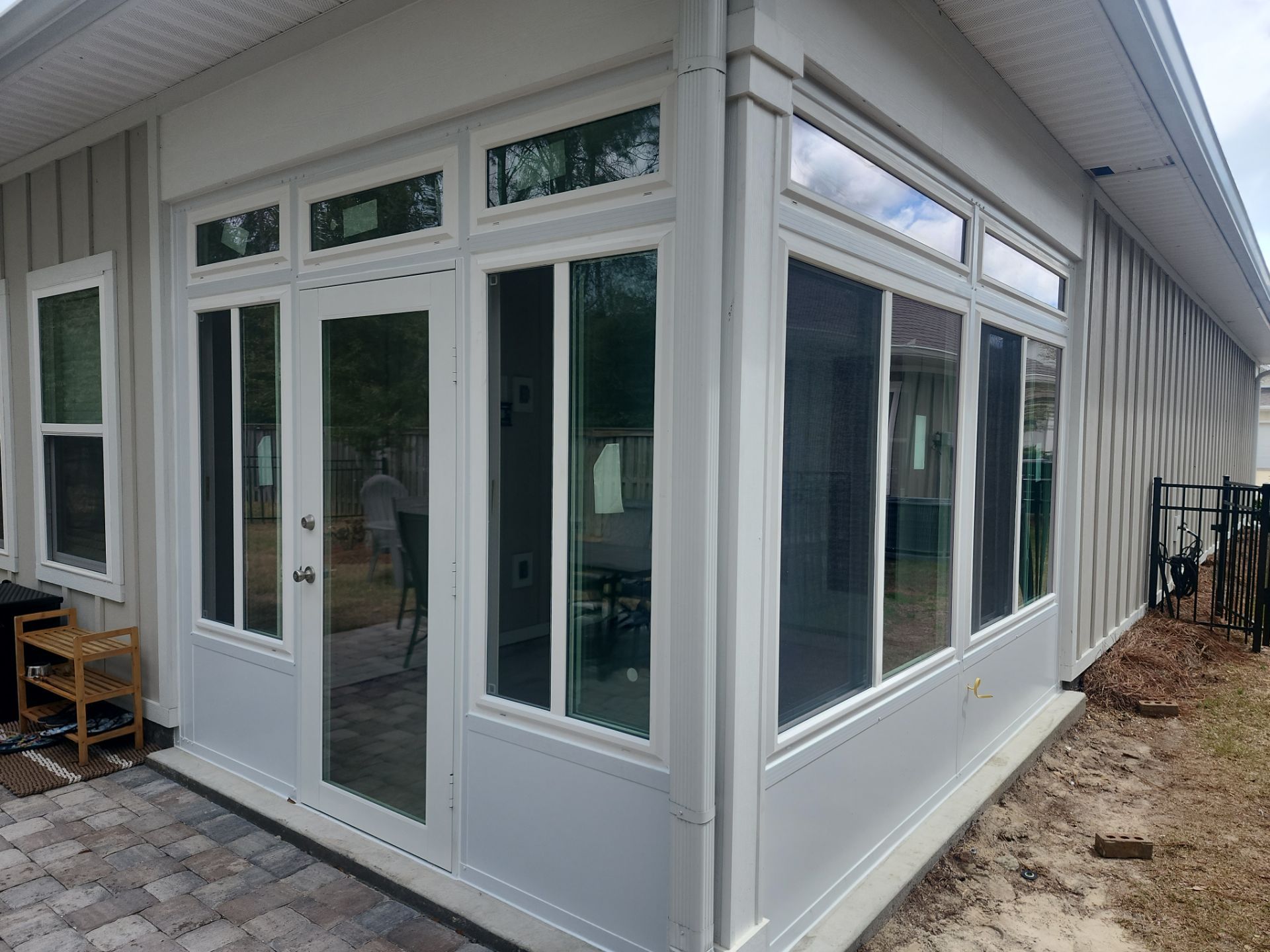 Glass Room using Colorbeam in Freeport by Titan Sunrooms
