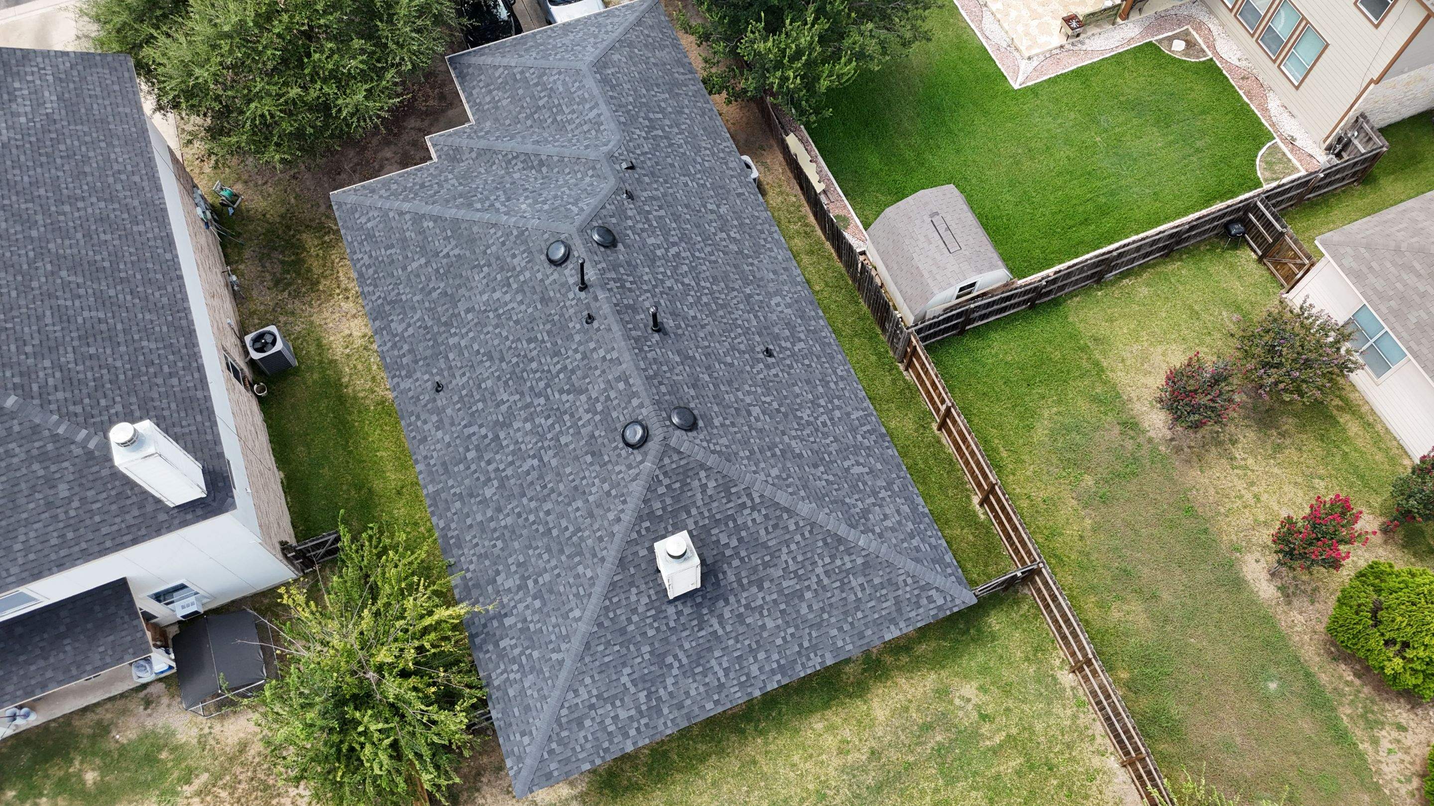 Onyx Black - Owens Corning TruDefinition Duration by RoofsOnly.com