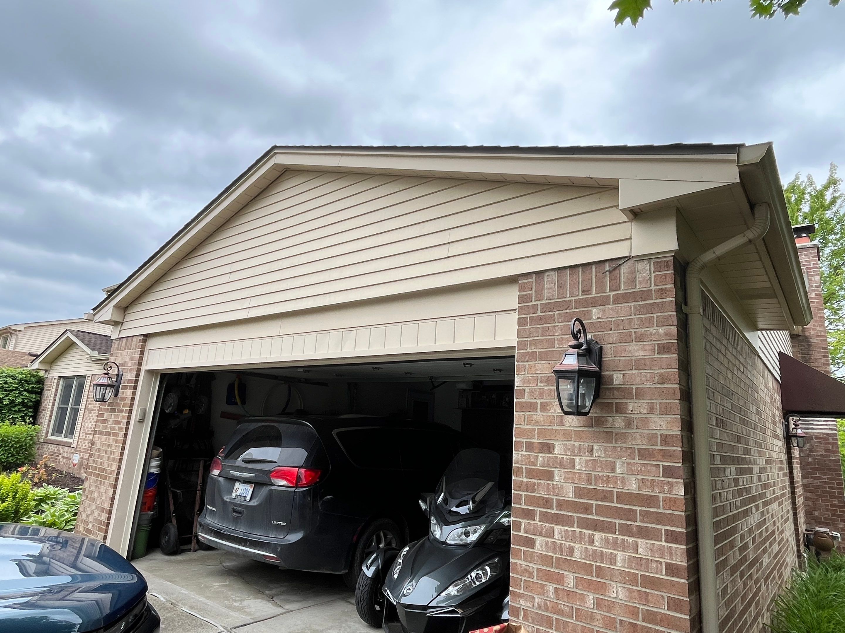 Siding Replacement using Alside S7 Cedar Mill Grain Pebble by 180 Contractors